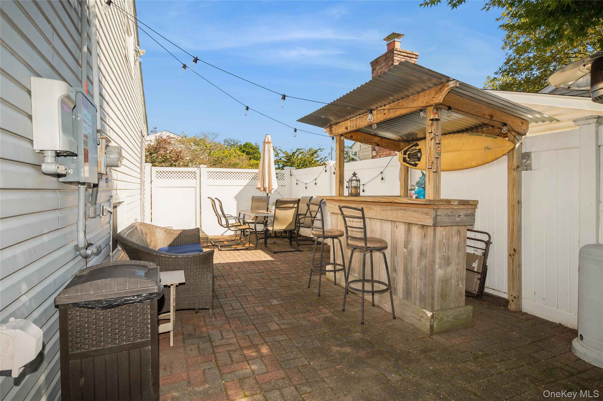 18 Lois Lane, Farmingdale, NY 11735