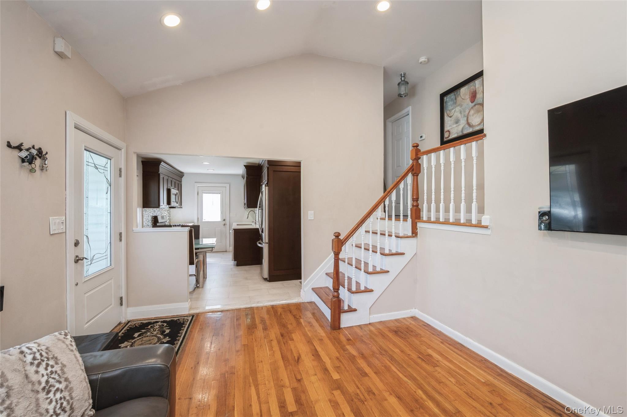 18 Lois Lane, Farmingdale, NY 11735