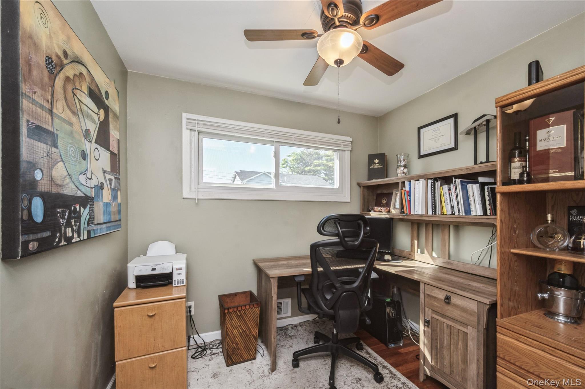 18 Lois Lane, Farmingdale, NY 11735