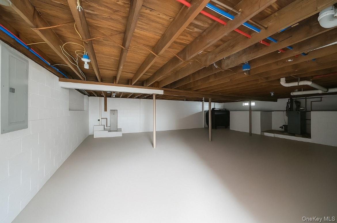 11 2nd Court, Ronkonkoma, NY 11779