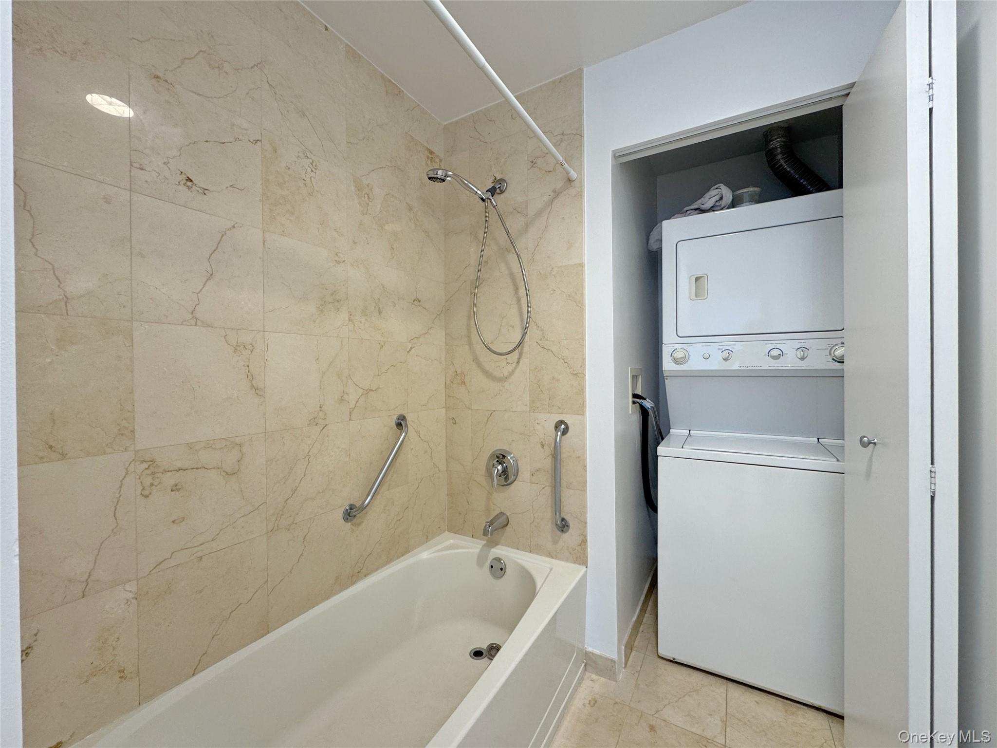 4028 College Point Boulevard # PH102, Flushing, NY 11354