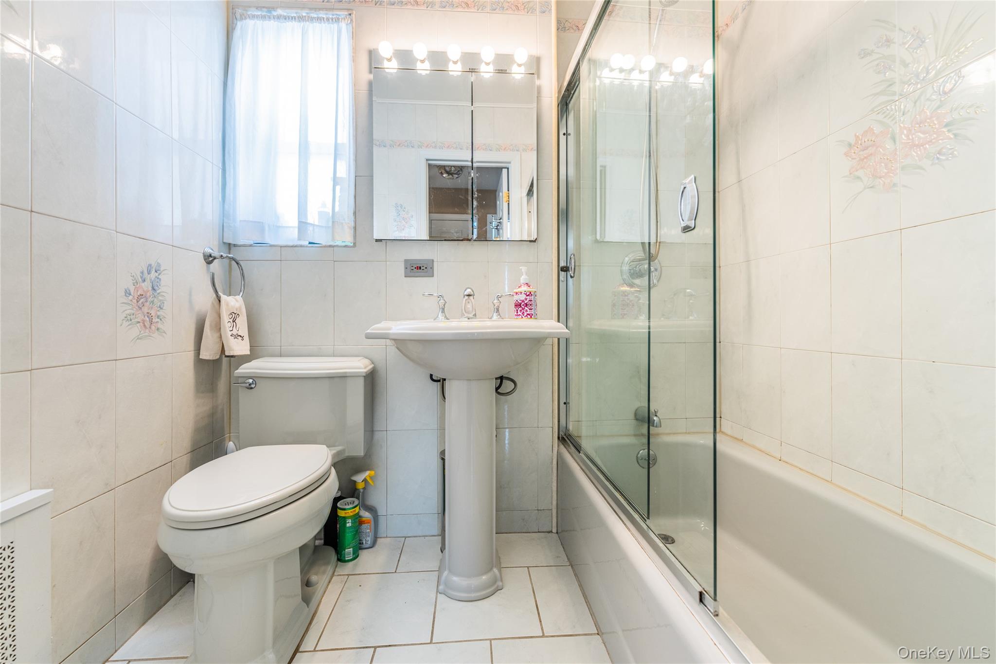 80-37 259th Street, Glen Oaks, NY 11004