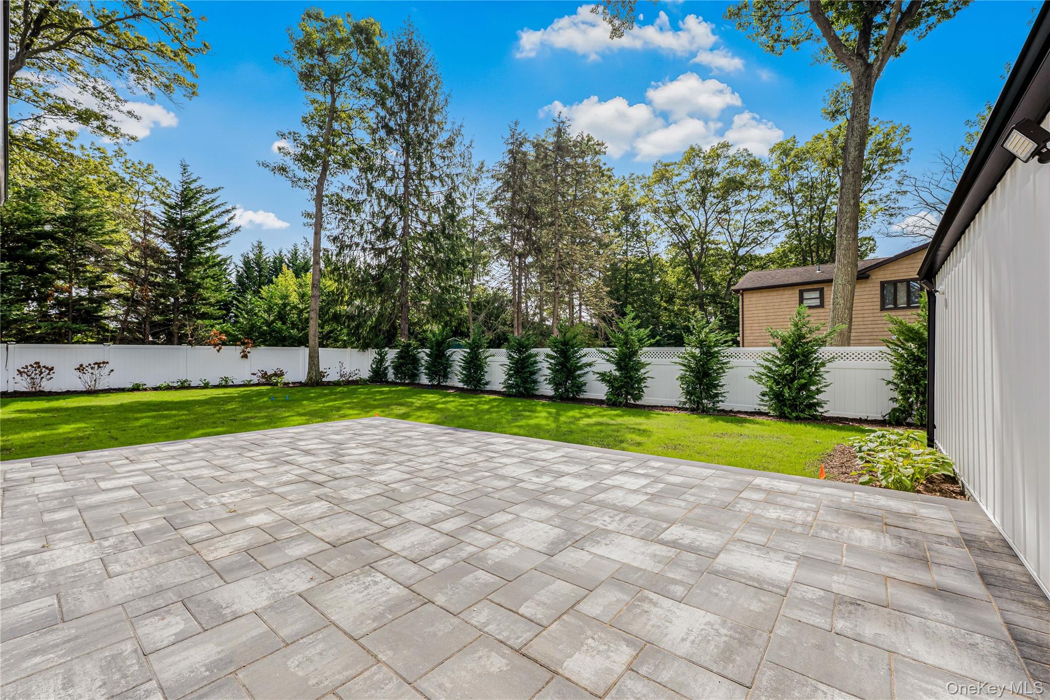 15 Southwick Court, Plainview, NY 11803