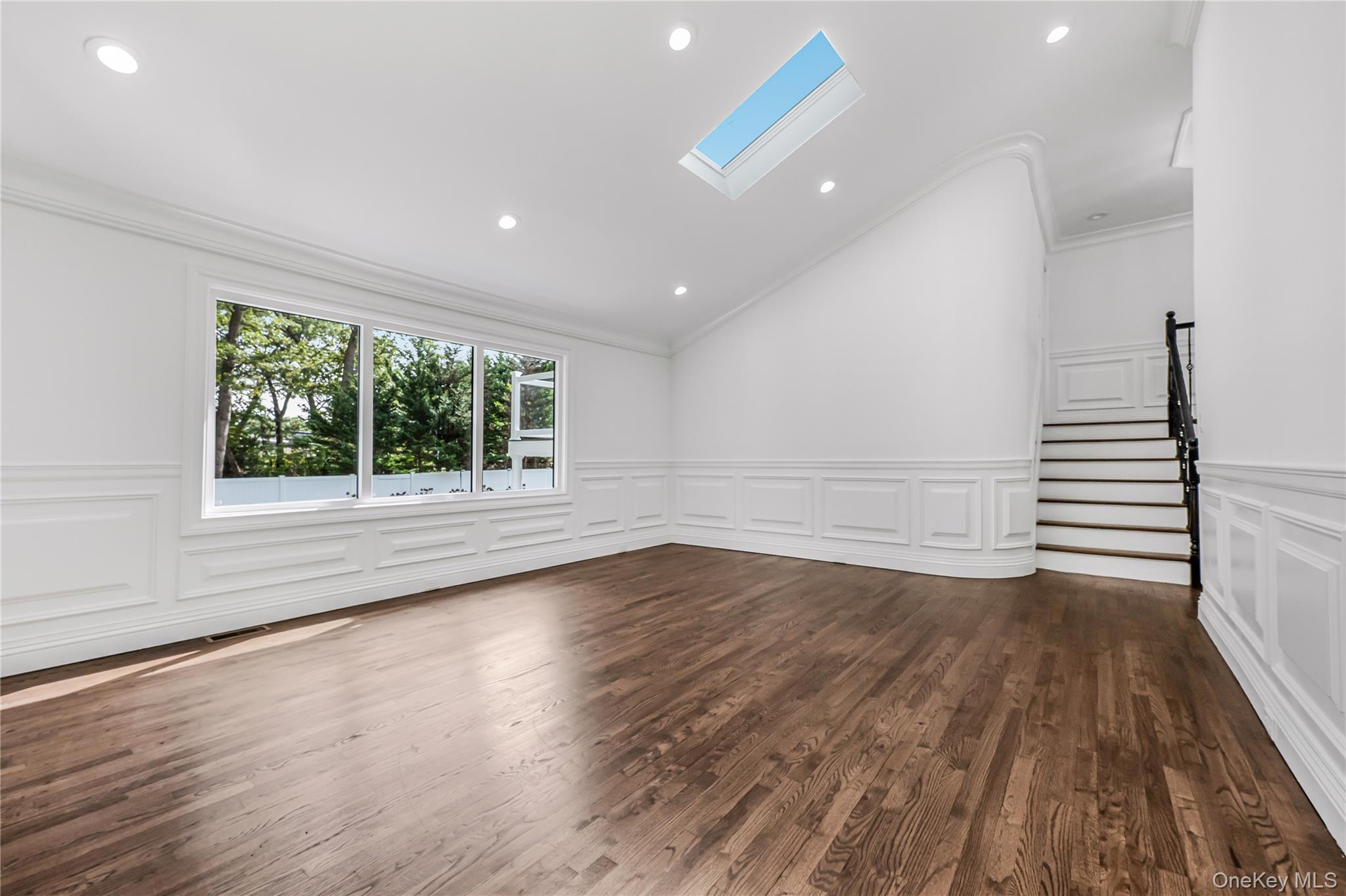 15 Southwick Court, Plainview, NY 11803