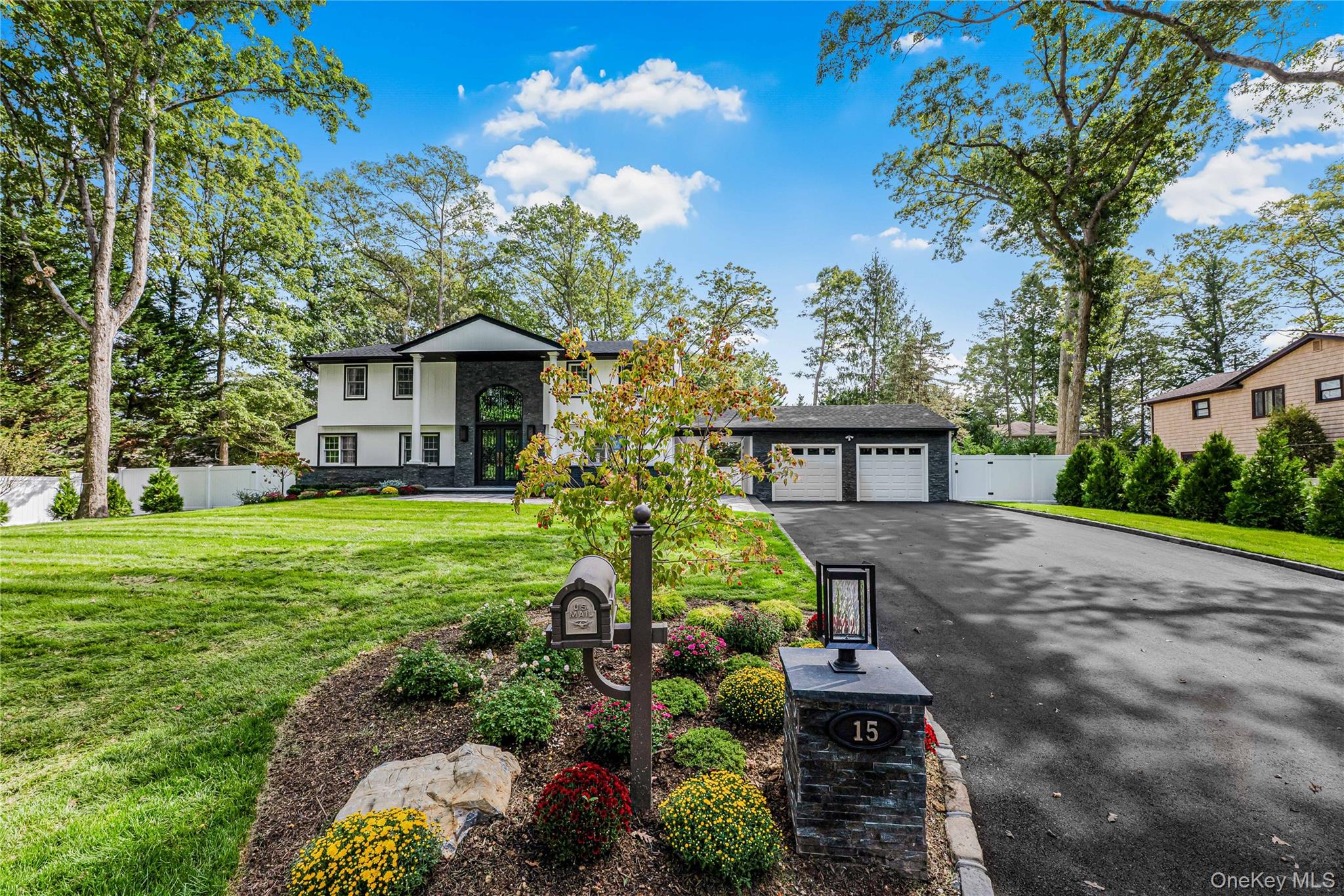 15 Southwick Court, Plainview, NY 11803