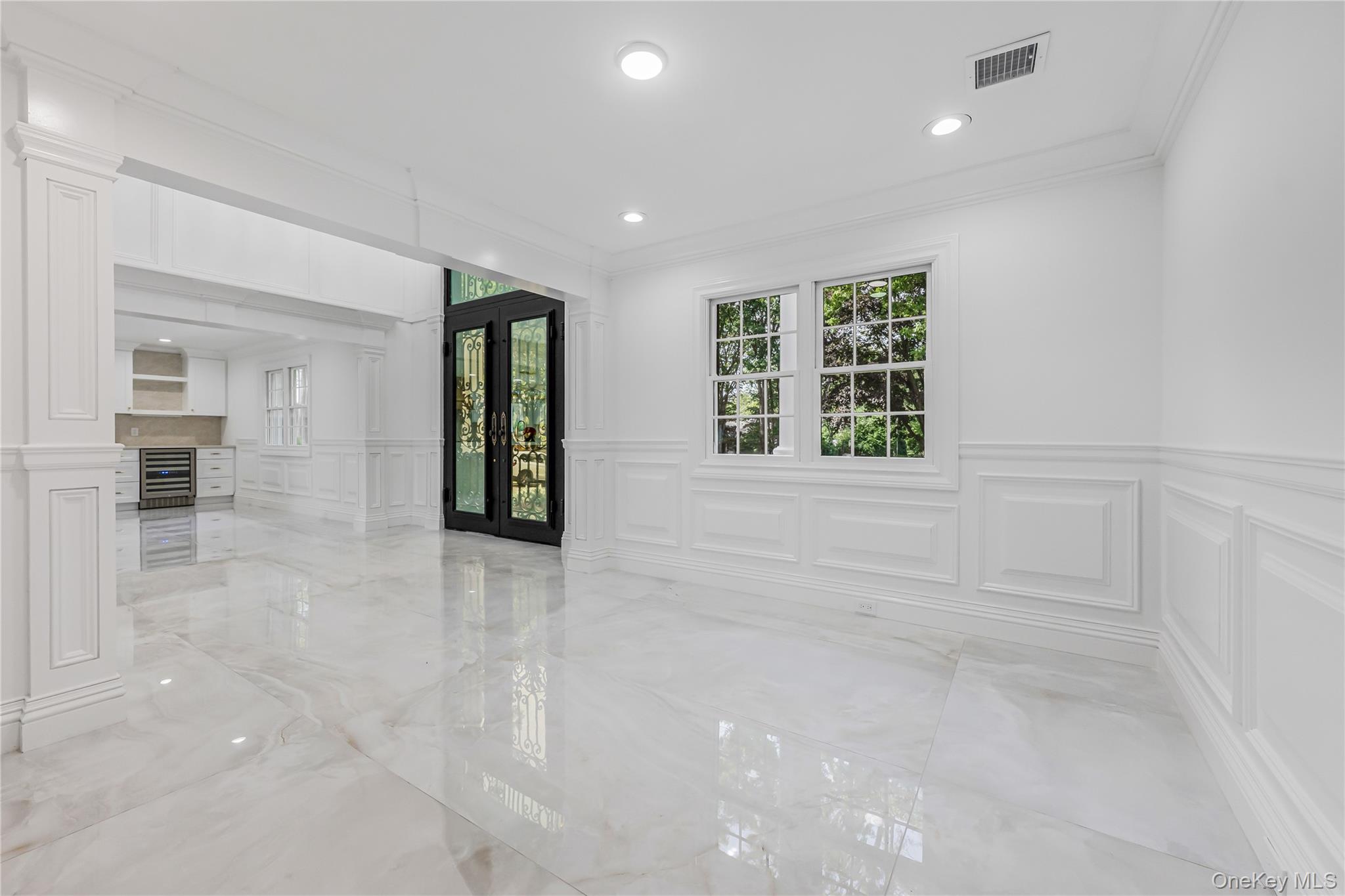 15 Southwick Court, Plainview, NY 11803