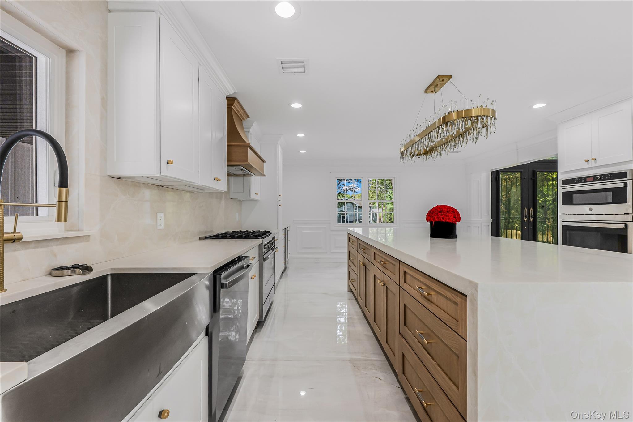 15 Southwick Court, Plainview, NY 11803