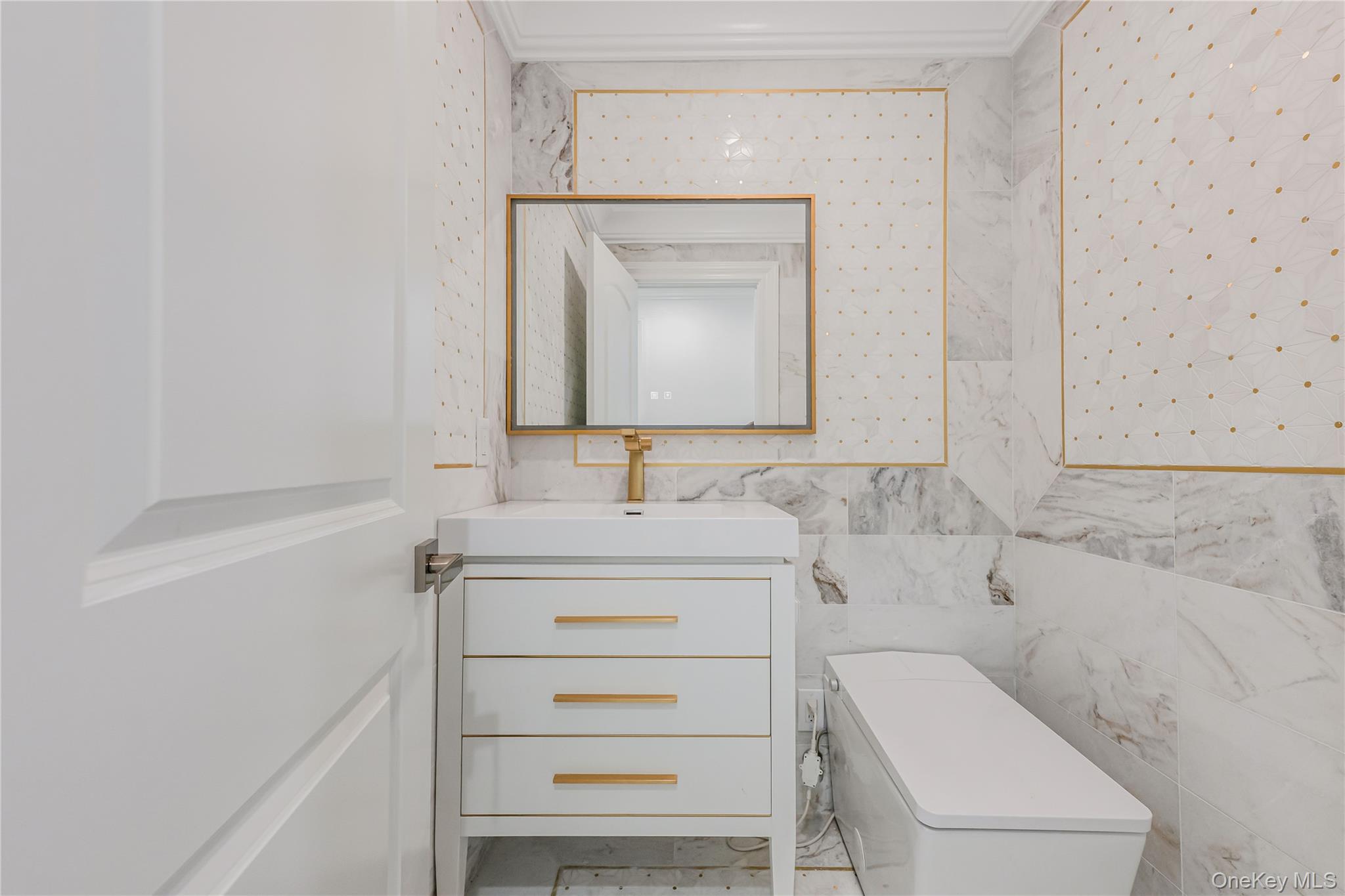 15 Southwick Court, Plainview, NY 11803