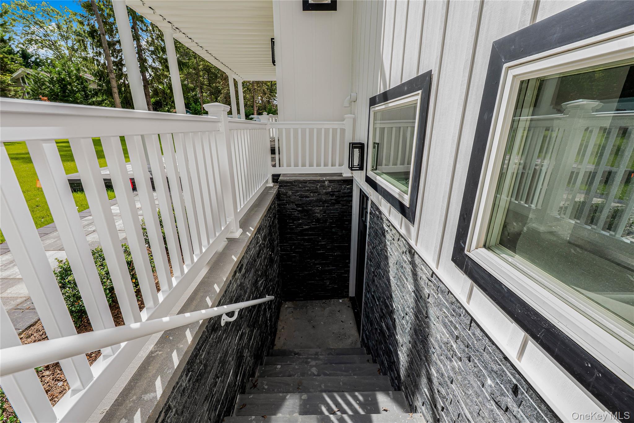 15 Southwick Court, Plainview, NY 11803