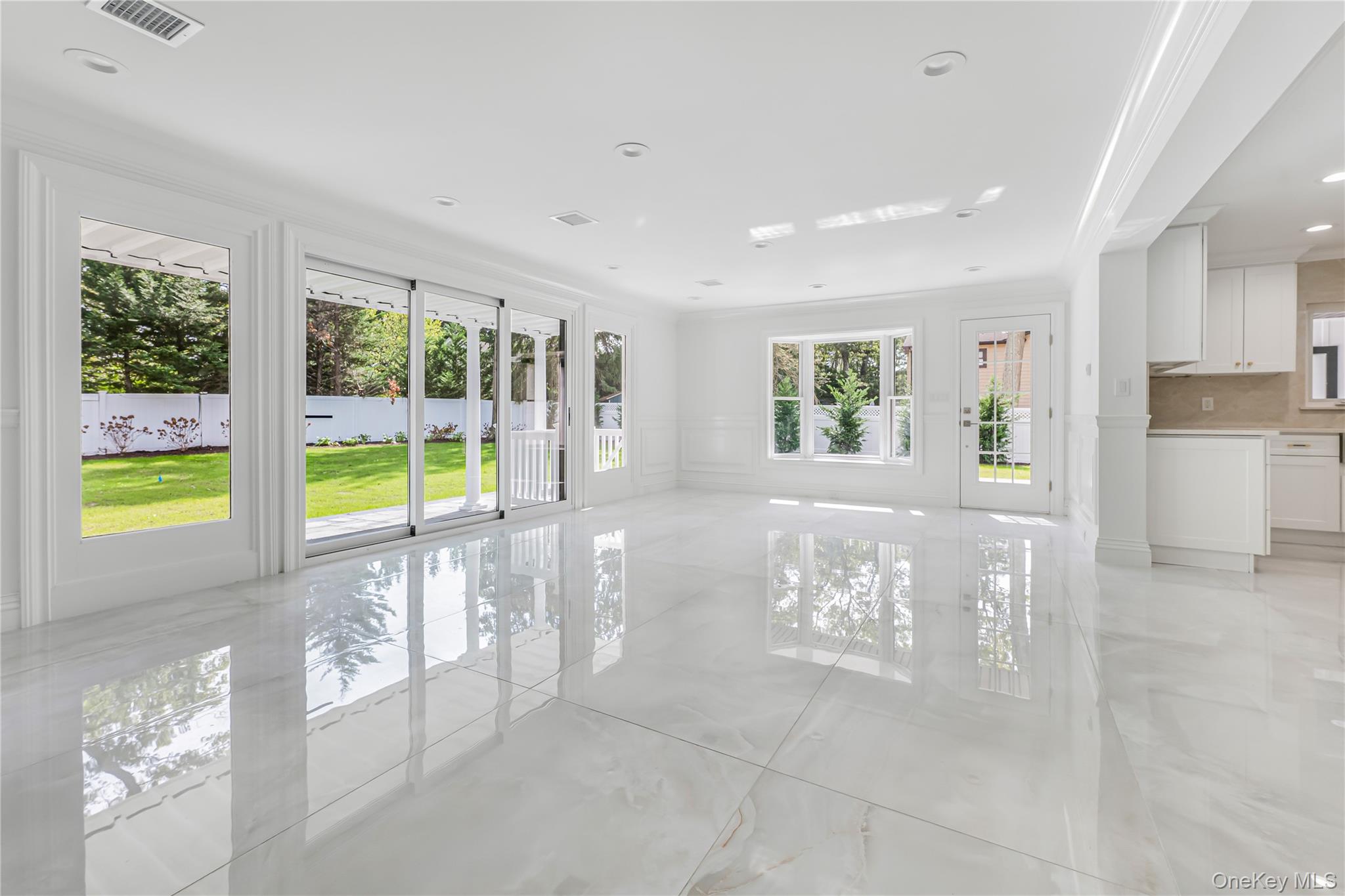 15 Southwick Court, Plainview, NY 11803