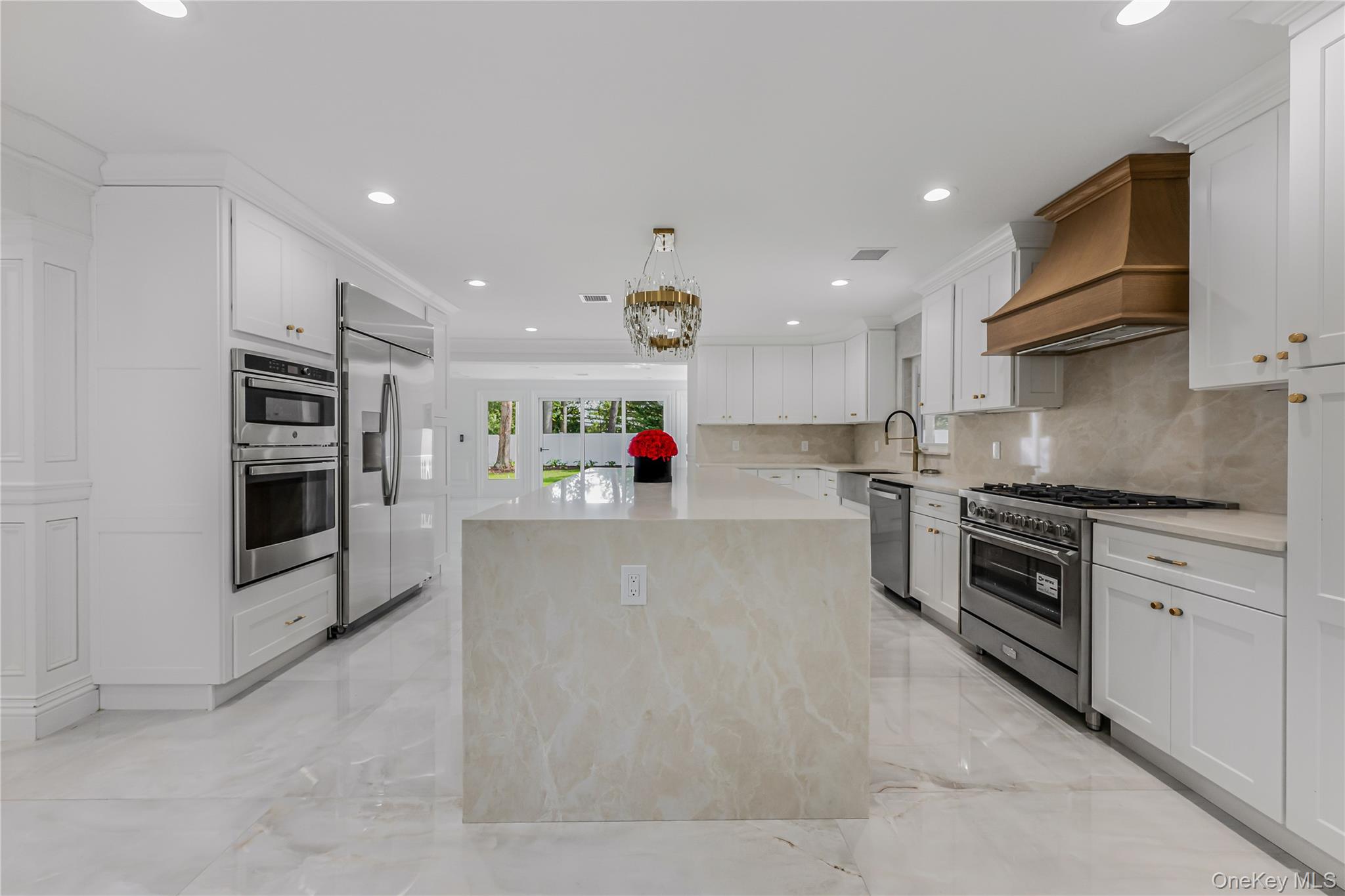 15 Southwick Court, Plainview, NY 11803