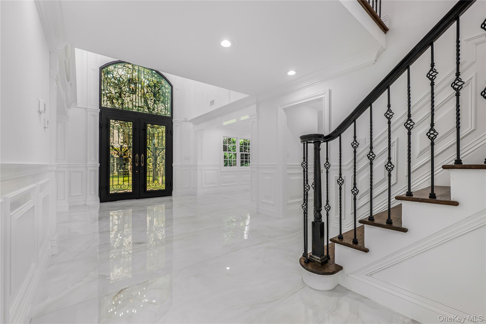 15 Southwick Court, Plainview, NY 11803