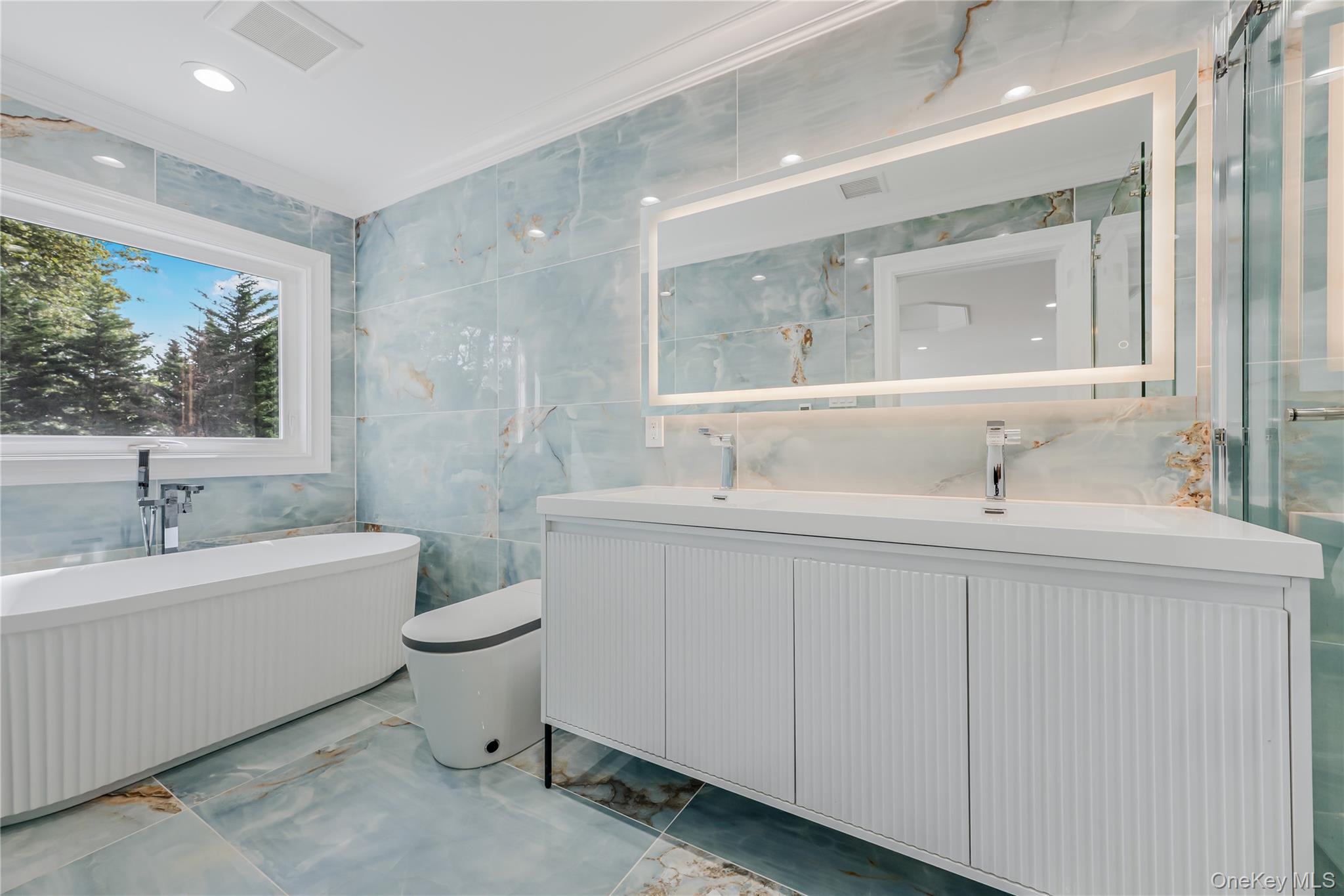 15 Southwick Court, Plainview, NY 11803