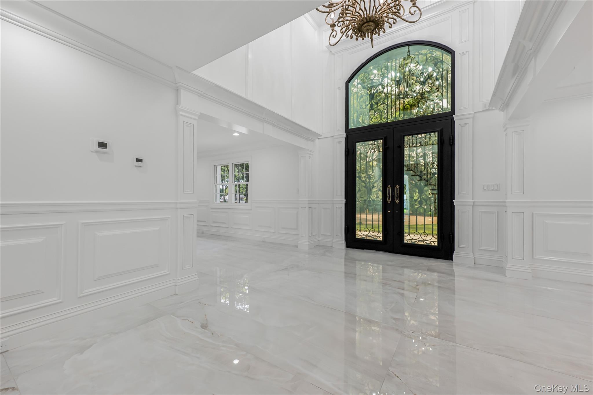 15 Southwick Court, Plainview, NY 11803