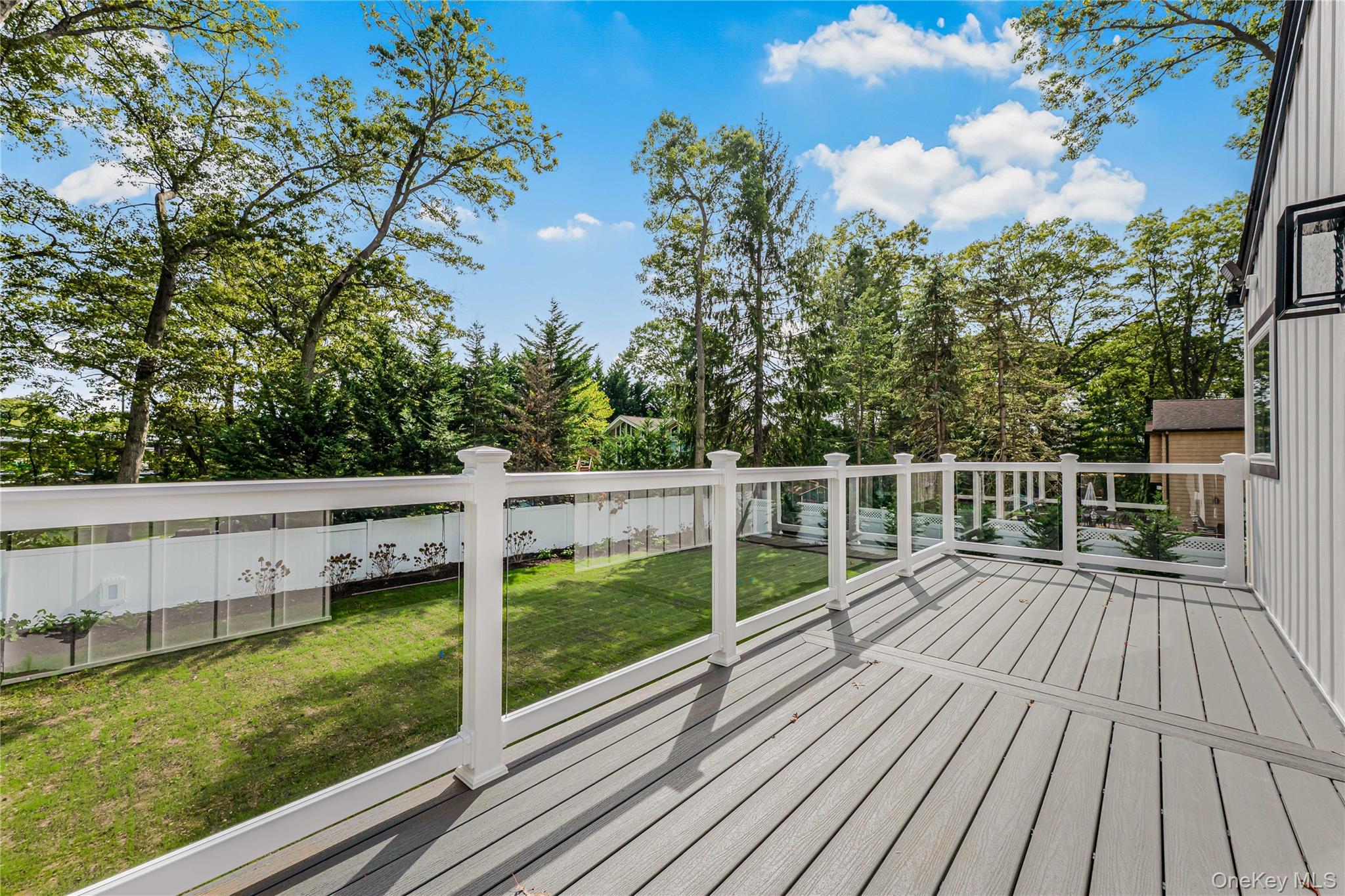 15 Southwick Court, Plainview, NY 11803