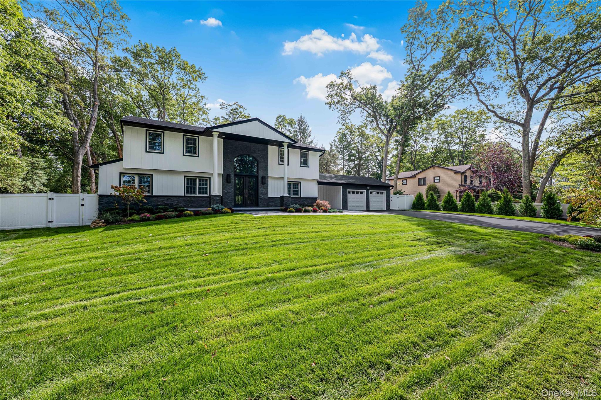 15 Southwick Court, Plainview, NY 11803