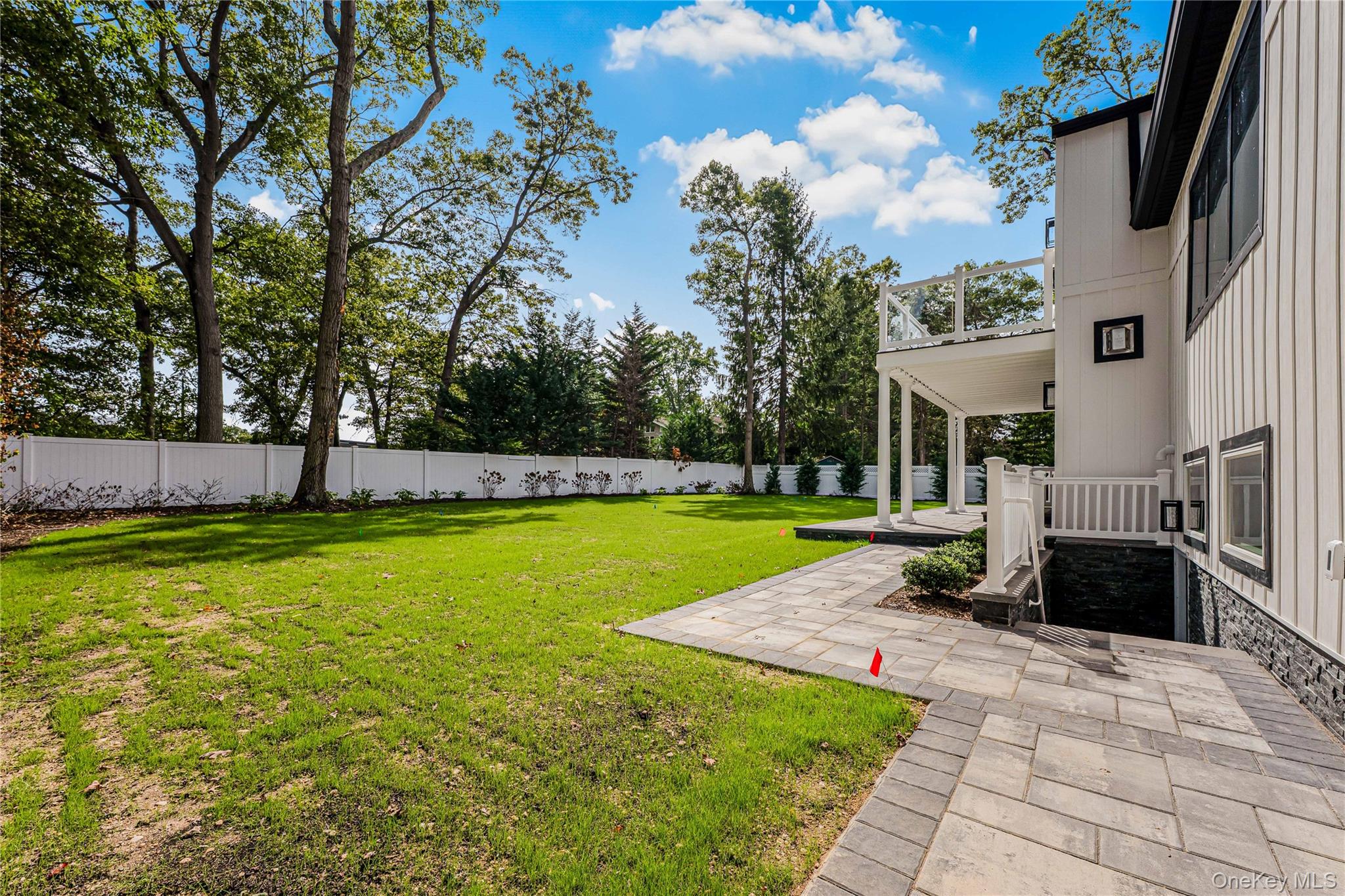 15 Southwick Court, Plainview, NY 11803