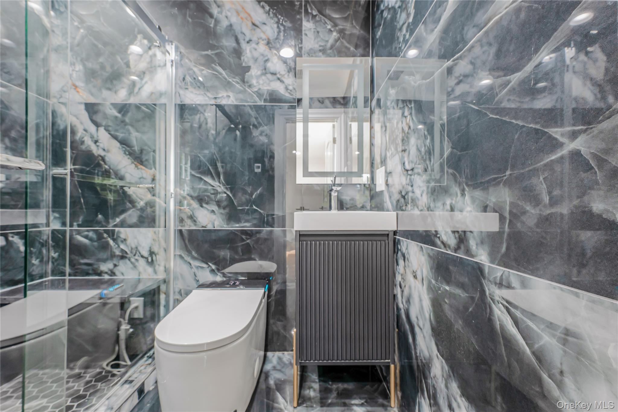 15 Southwick Court, Plainview, NY 11803