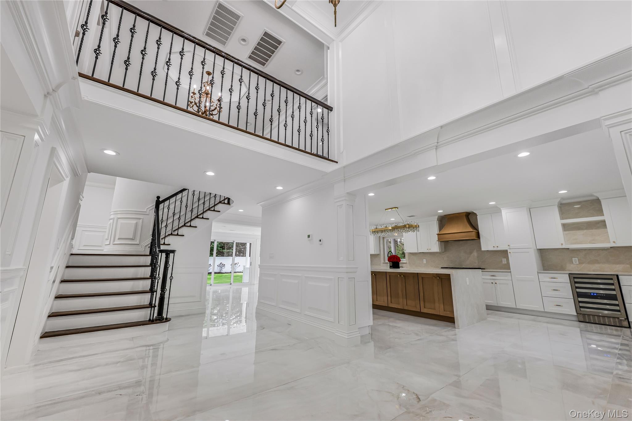 15 Southwick Court, Plainview, NY 11803