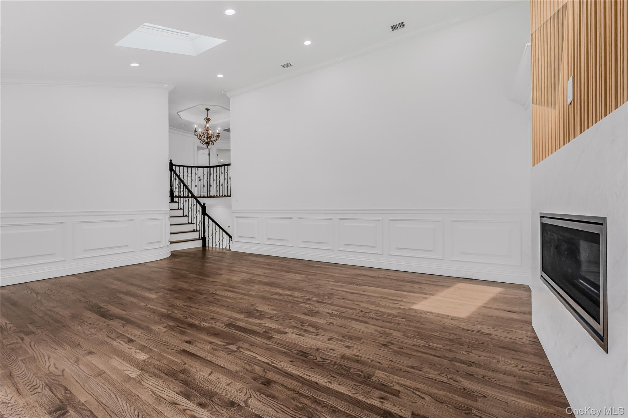 15 Southwick Court, Plainview, NY 11803