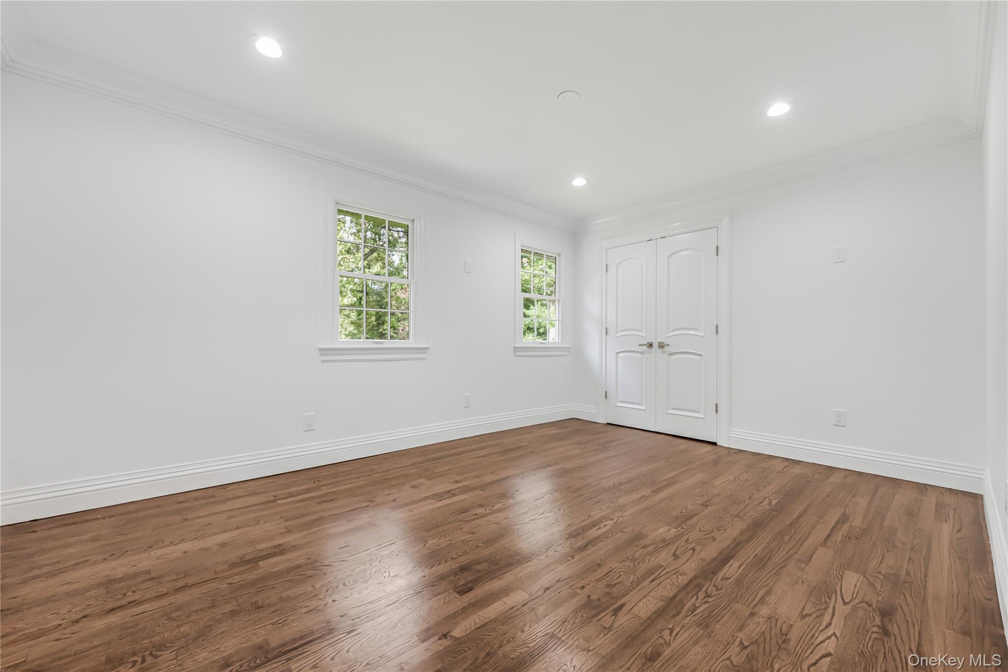 15 Southwick Court, Plainview, NY 11803