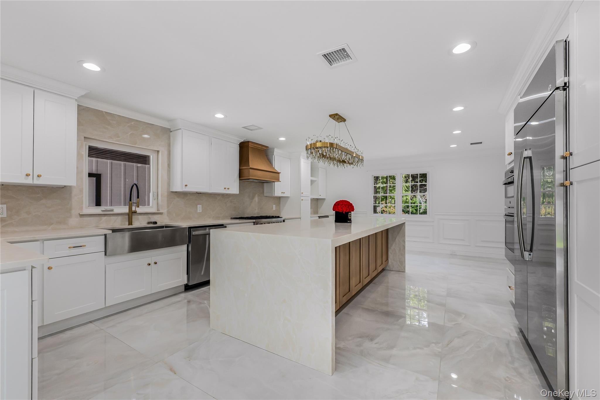 15 Southwick Court, Plainview, NY 11803