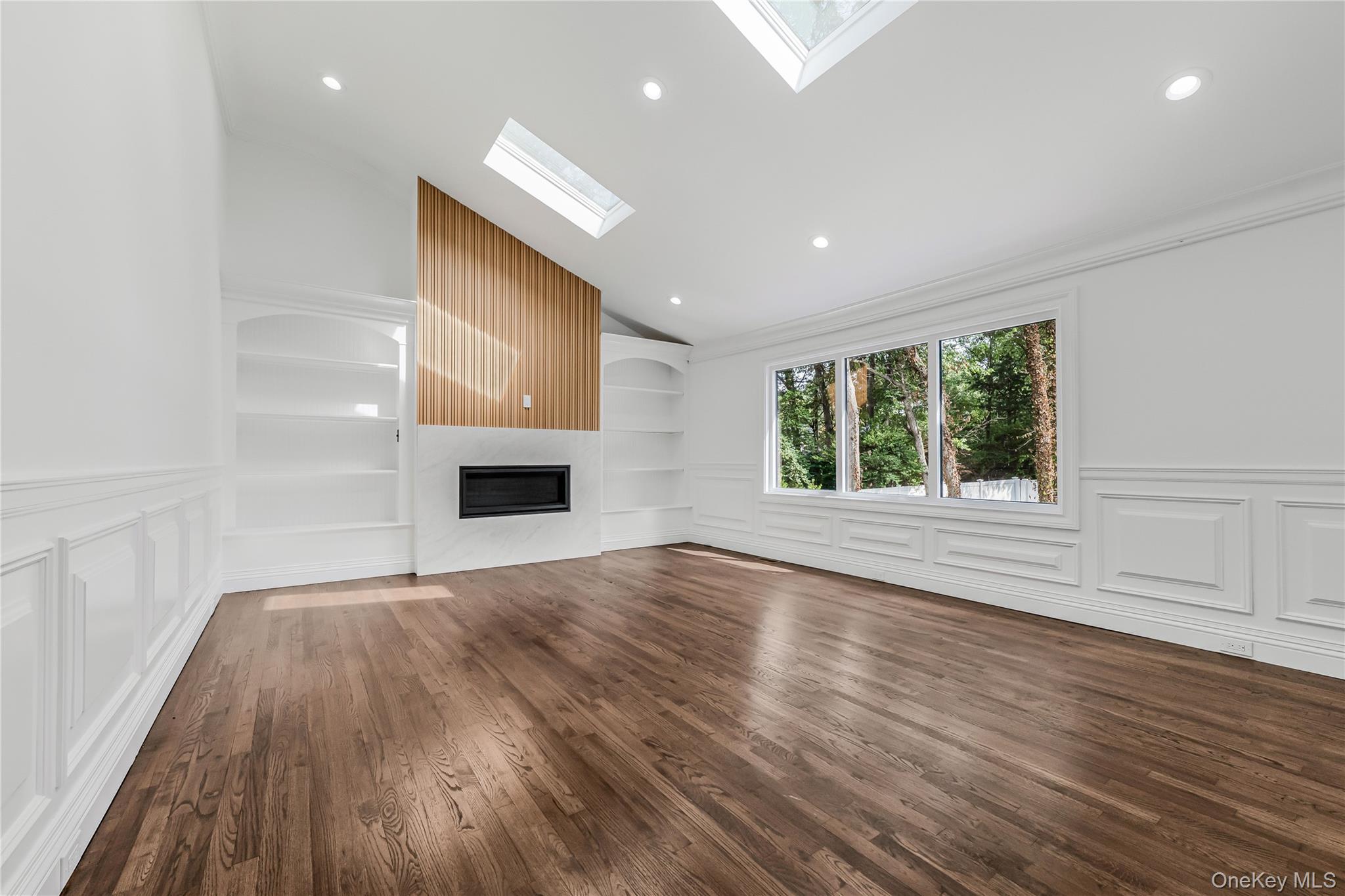 15 Southwick Court, Plainview, NY 11803