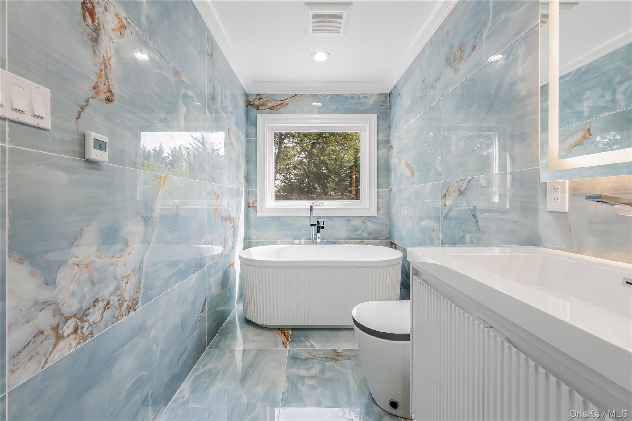 15 Southwick Court, Plainview, NY 11803