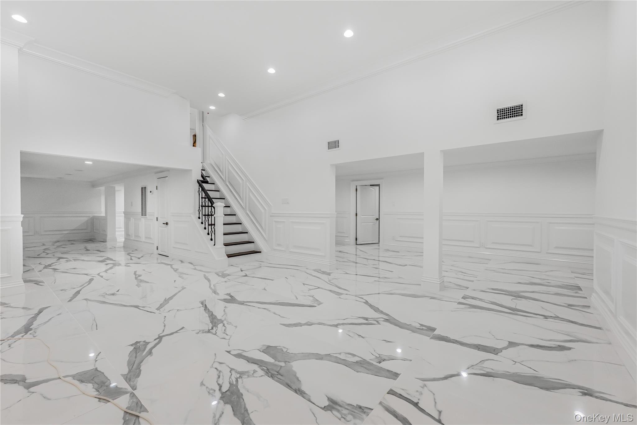 15 Southwick Court, Plainview, NY 11803