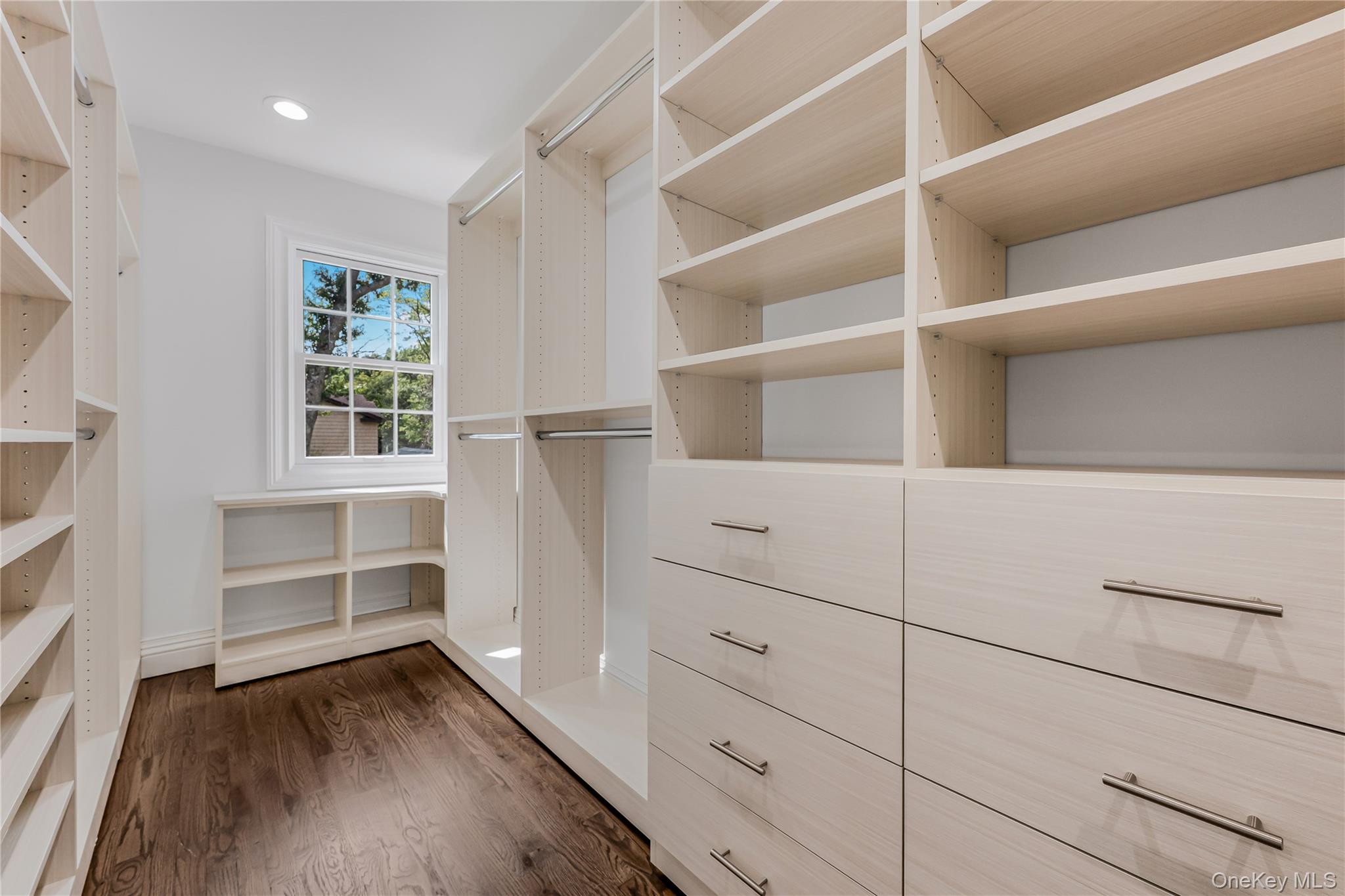 15 Southwick Court, Plainview, NY 11803