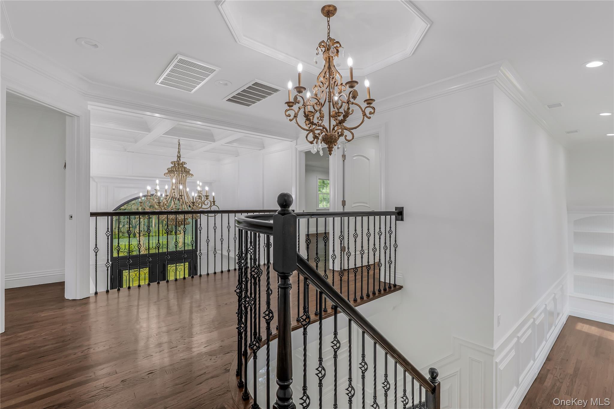 15 Southwick Court, Plainview, NY 11803