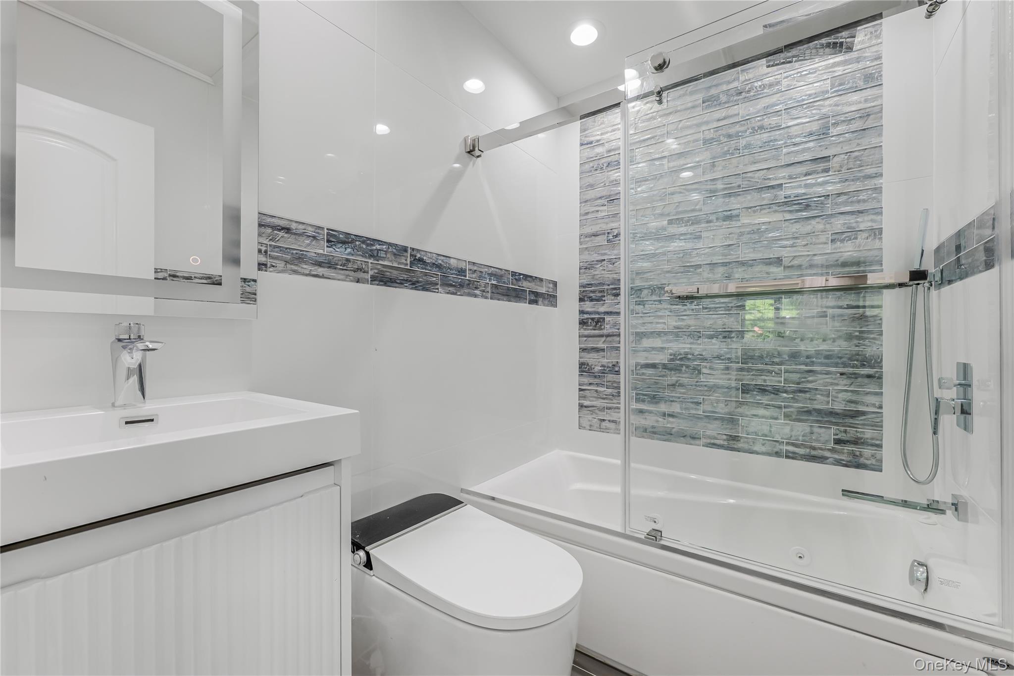 15 Southwick Court, Plainview, NY 11803