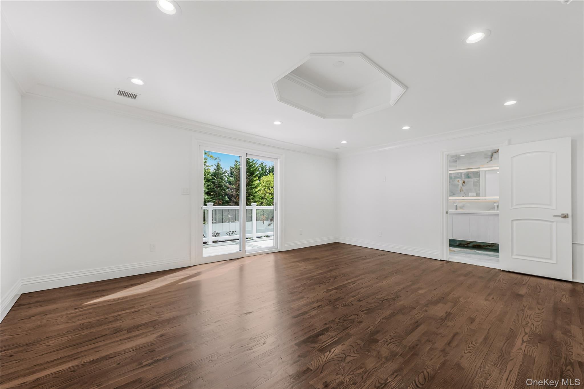 15 Southwick Court, Plainview, NY 11803