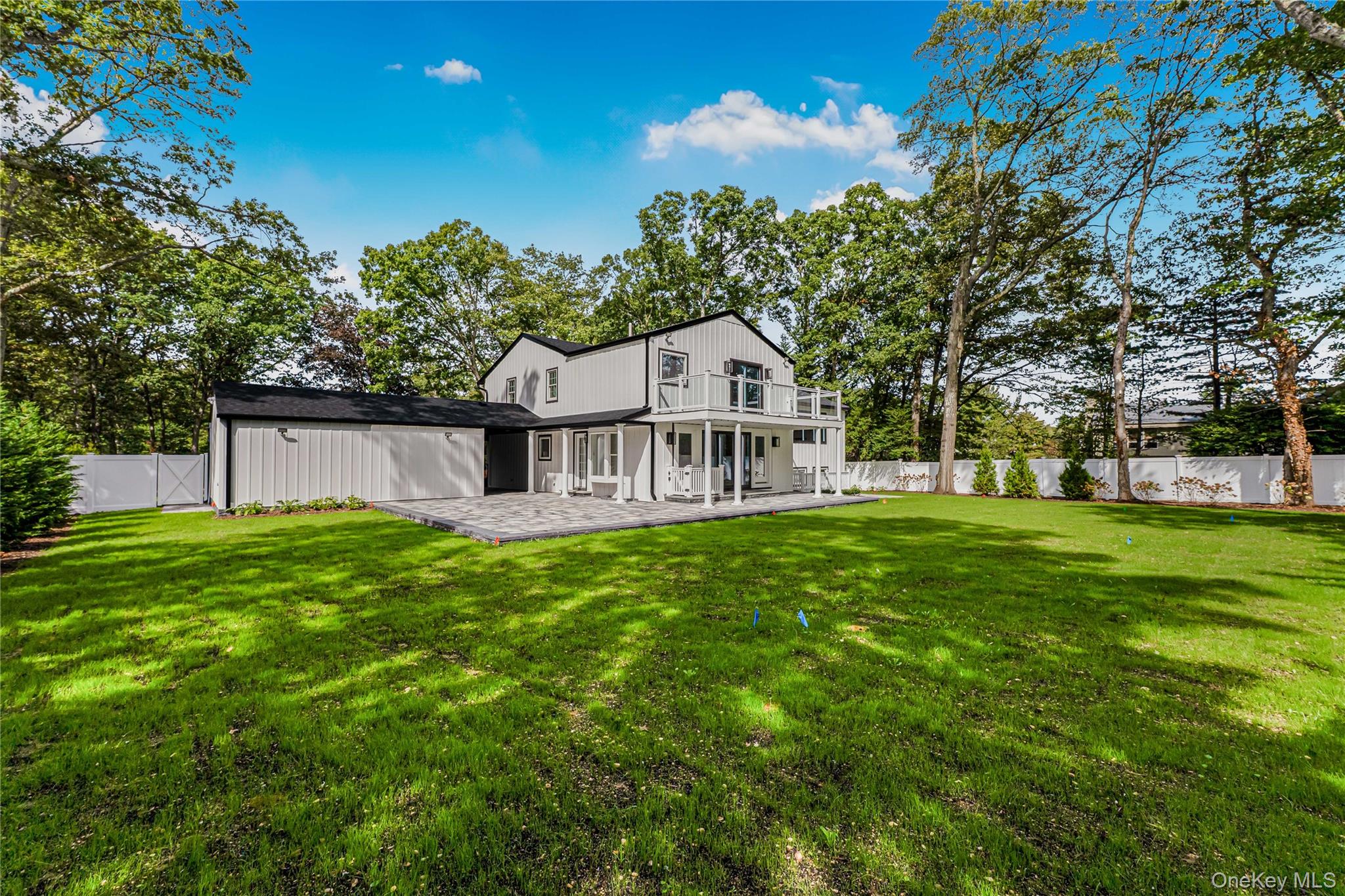 15 Southwick Court, Plainview, NY 11803