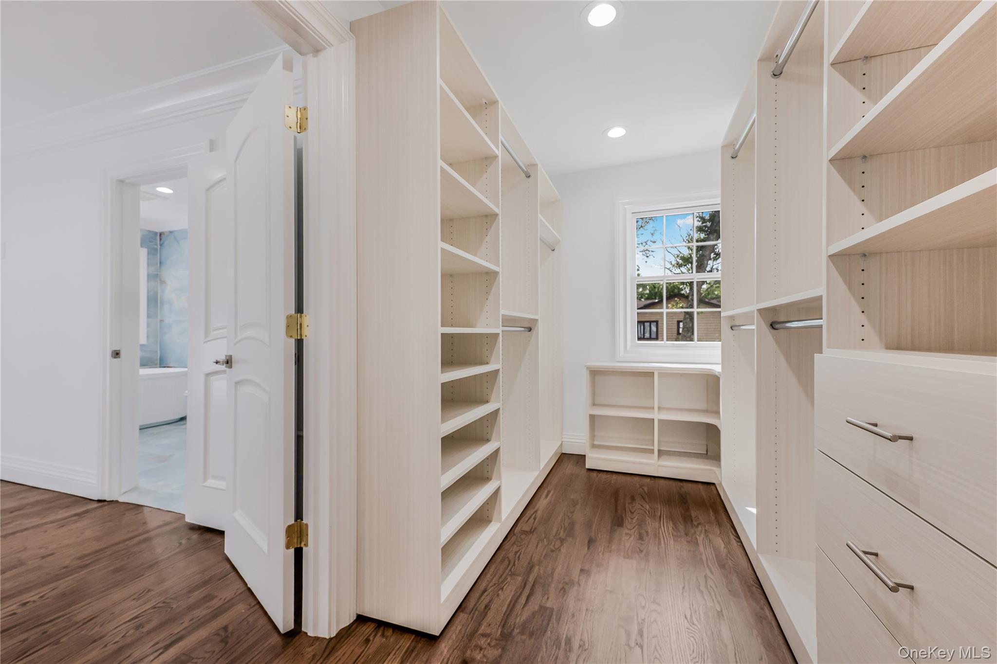 15 Southwick Court, Plainview, NY 11803