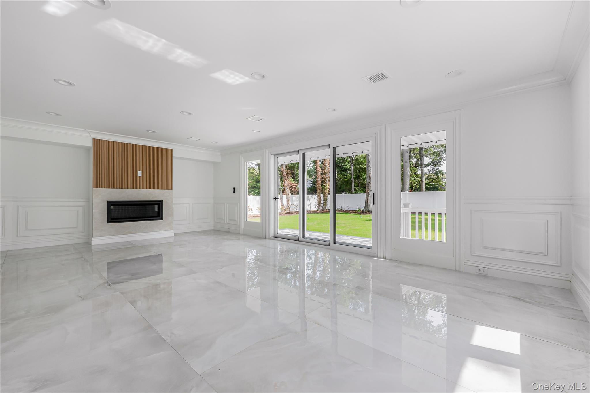 15 Southwick Court, Plainview, NY 11803