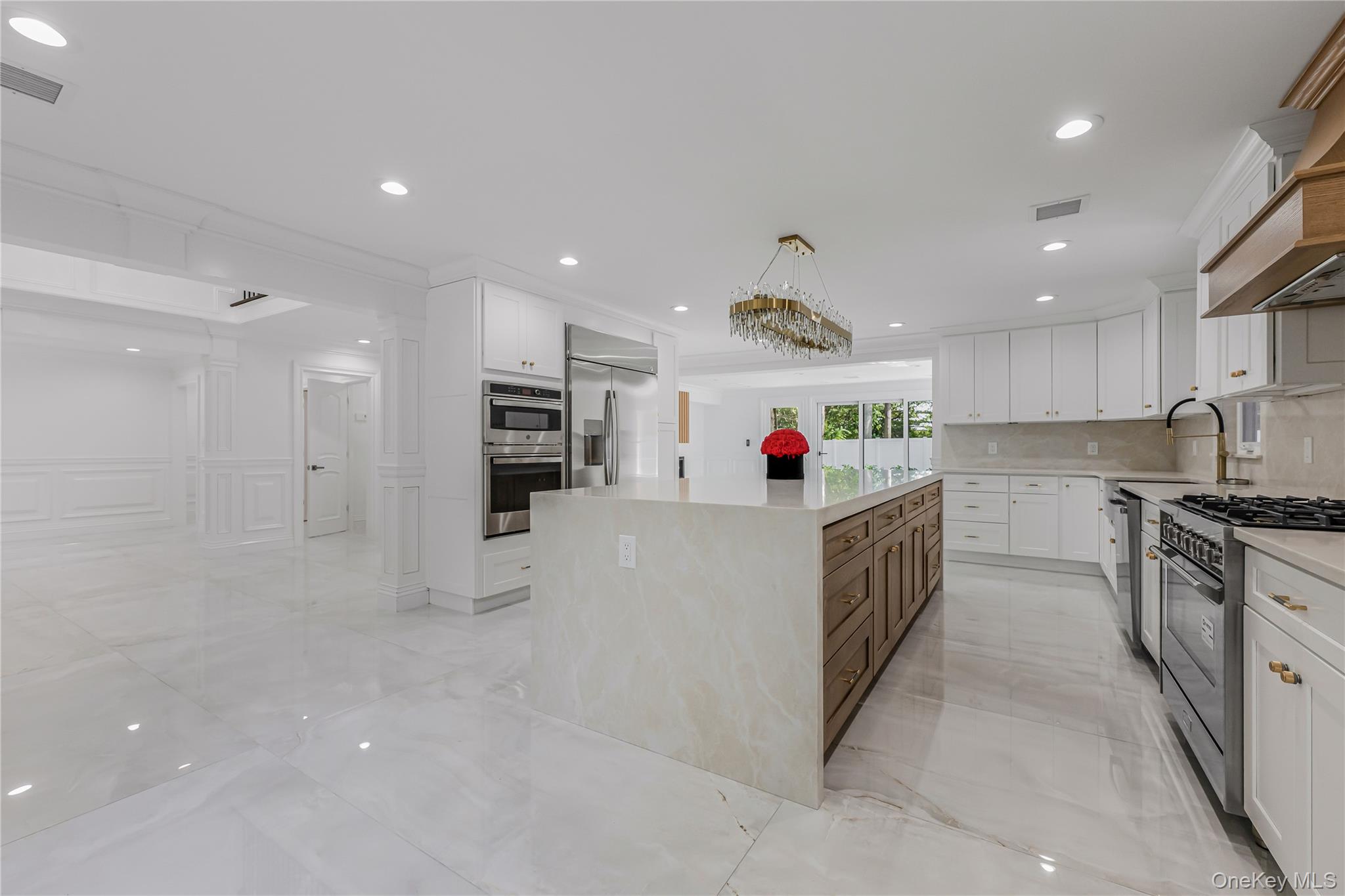 15 Southwick Court, Plainview, NY 11803