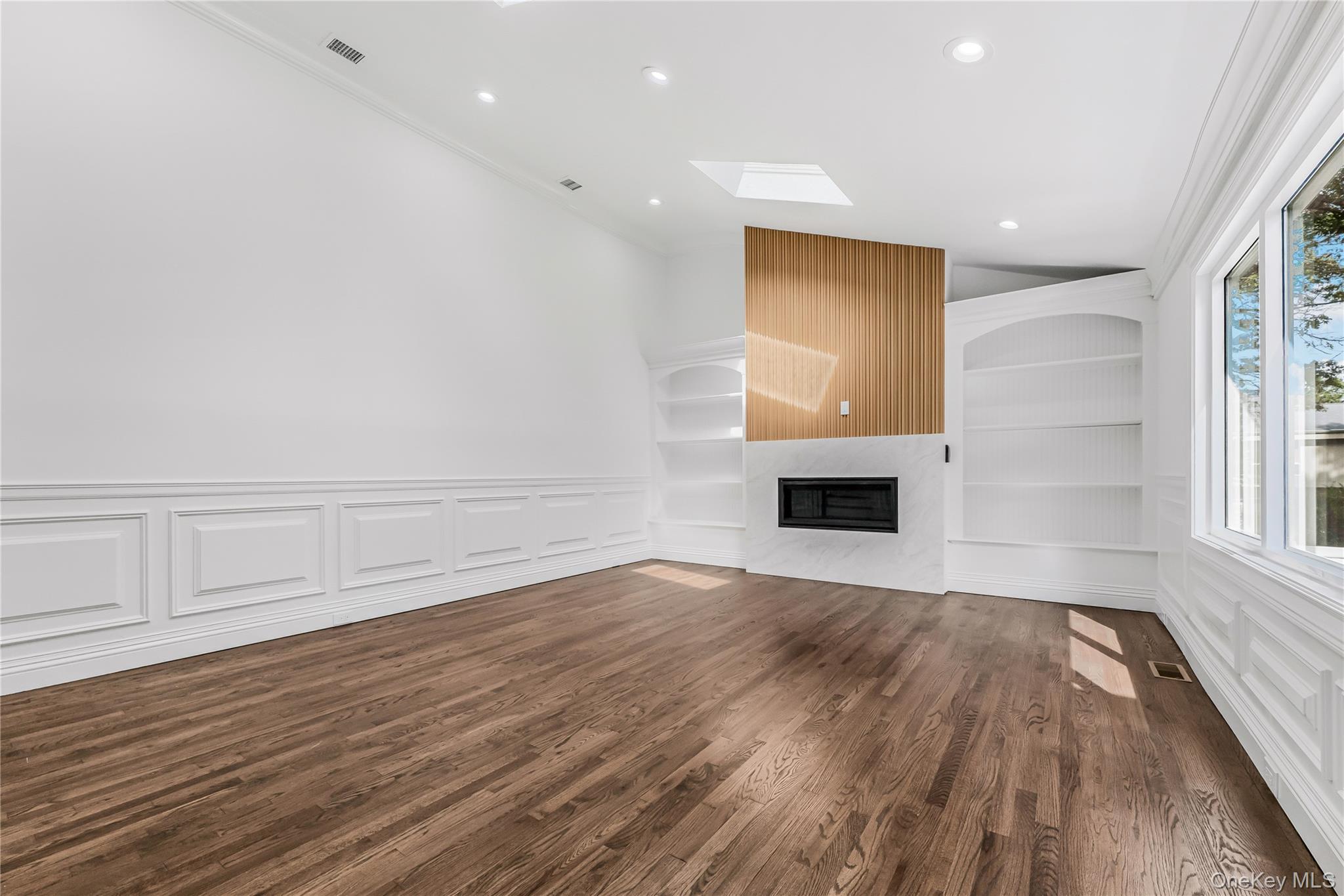 15 Southwick Court, Plainview, NY 11803