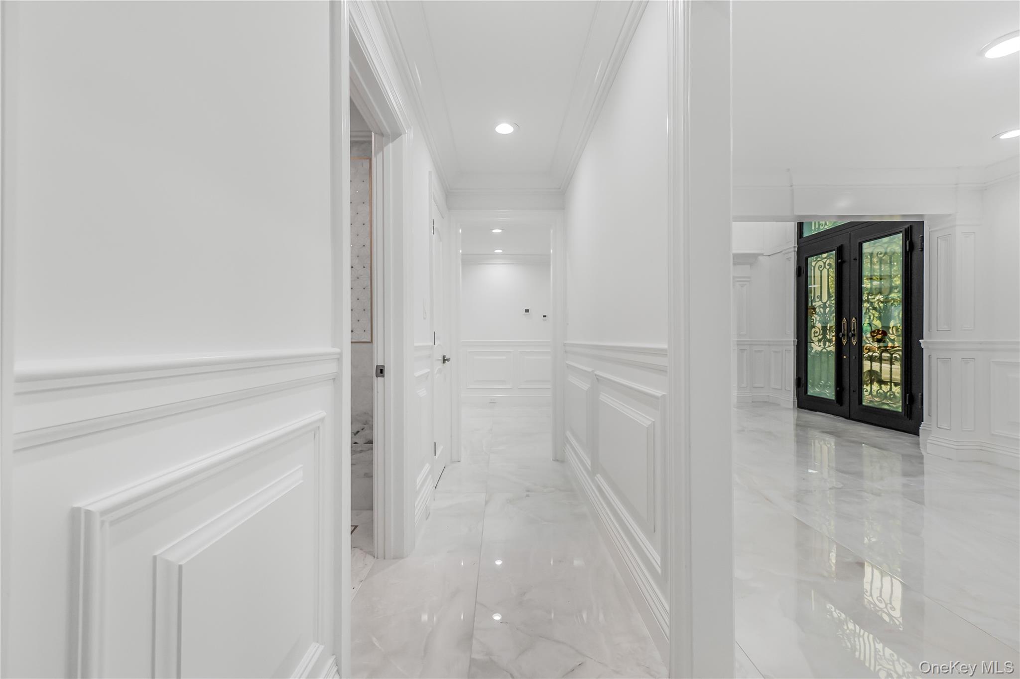 15 Southwick Court, Plainview, NY 11803