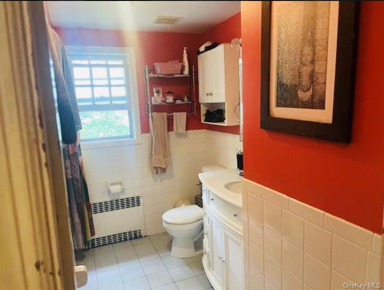 114 Camdike St, Valley Stream, NY 11580