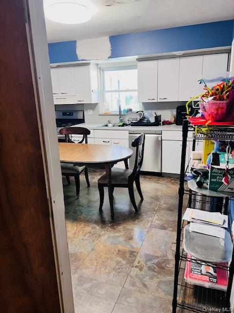 114 Camdike St, Valley Stream, NY 11580