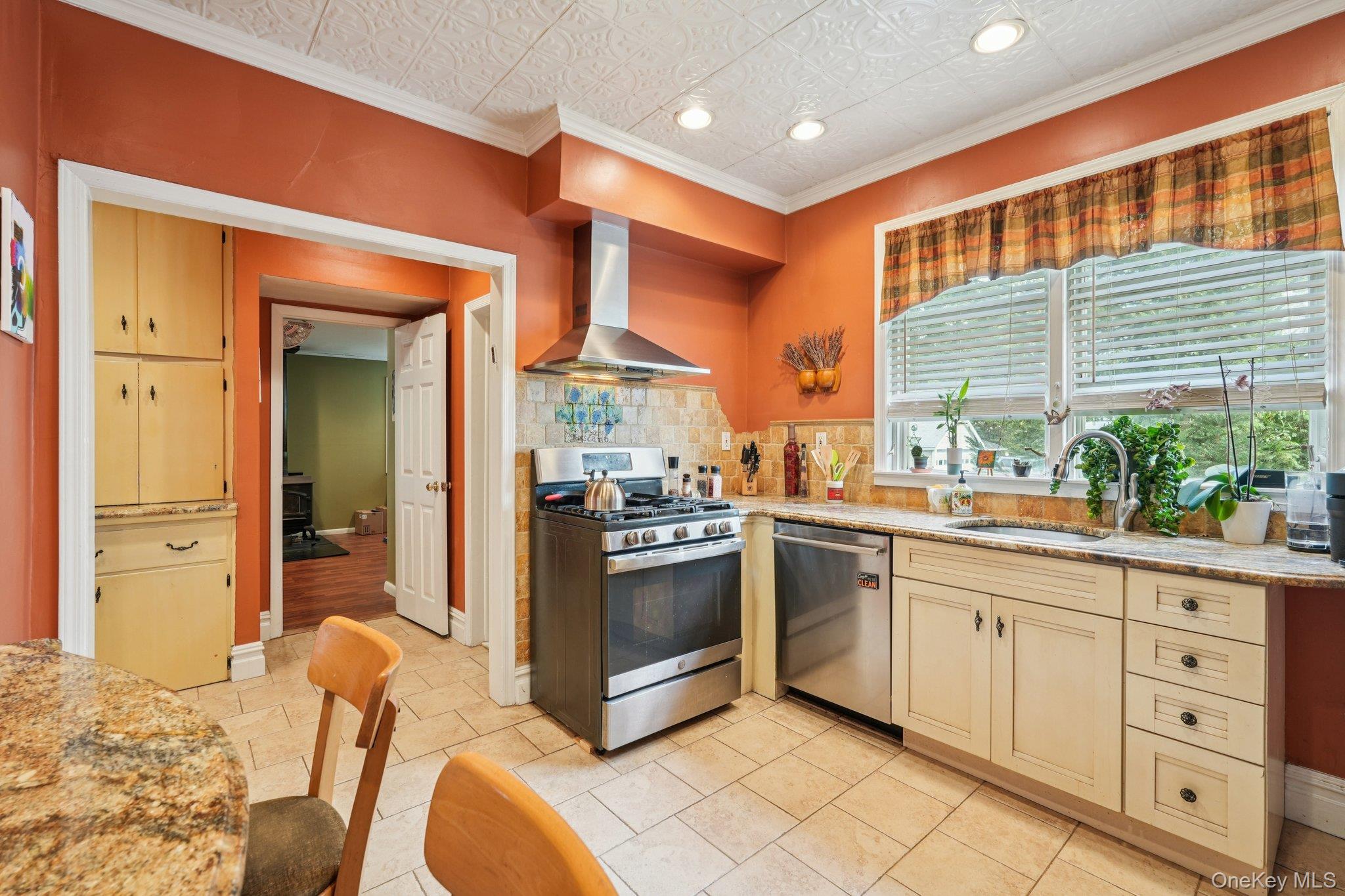 74 E Maple Avenue, Suffern, NY 10901