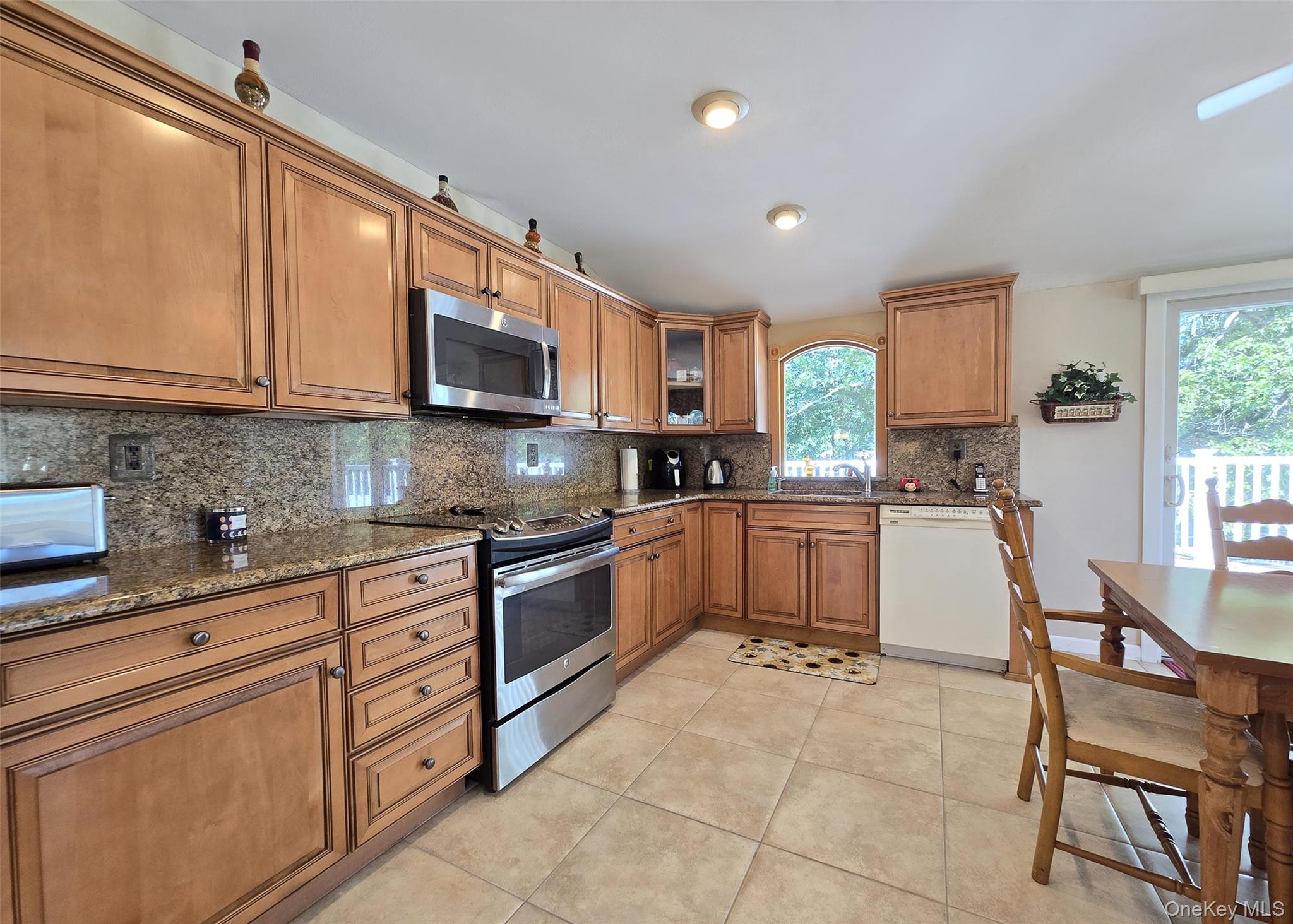 70 Parkside Street, Holbrook, NY 11741