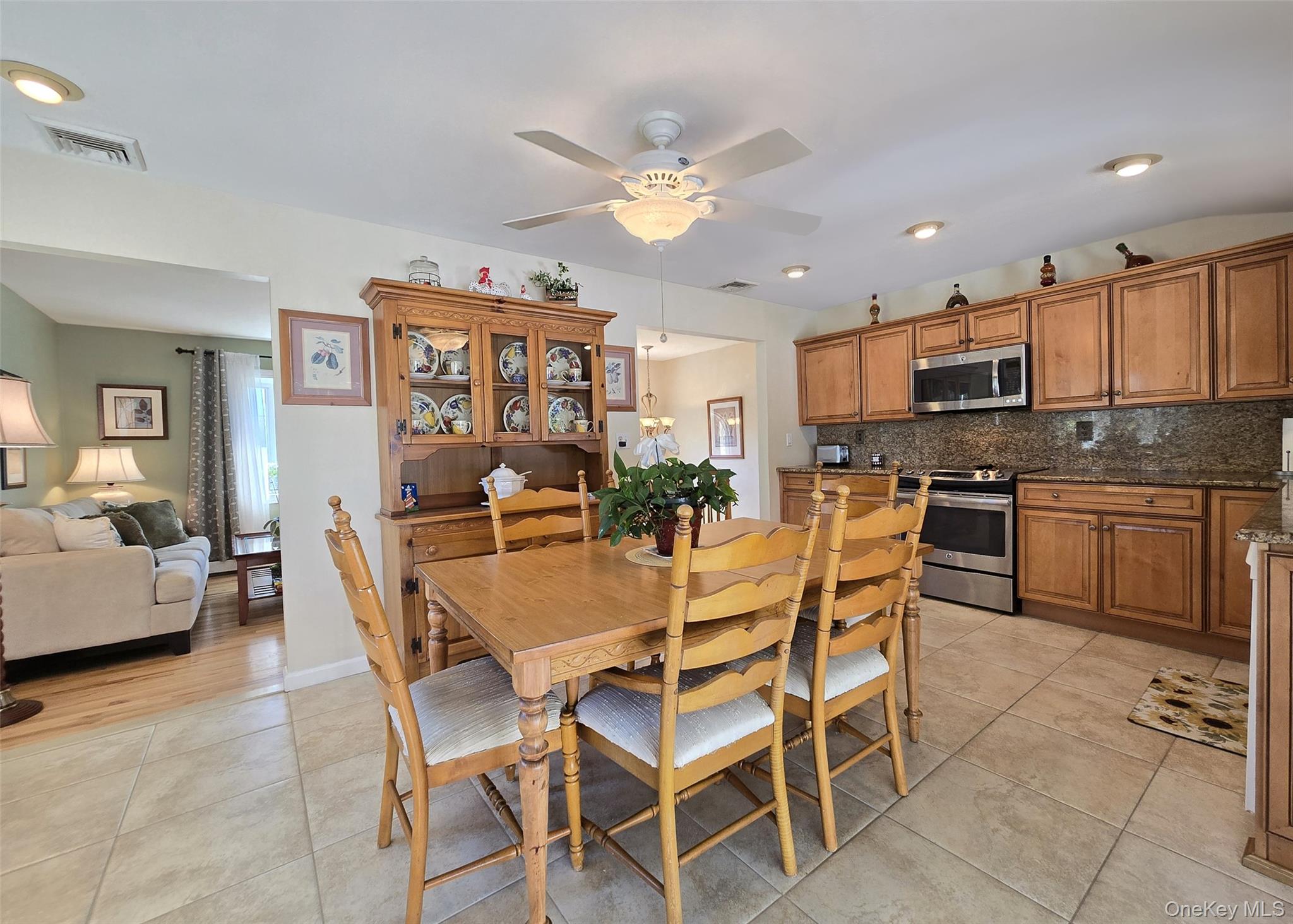 70 Parkside Street, Holbrook, NY 11741