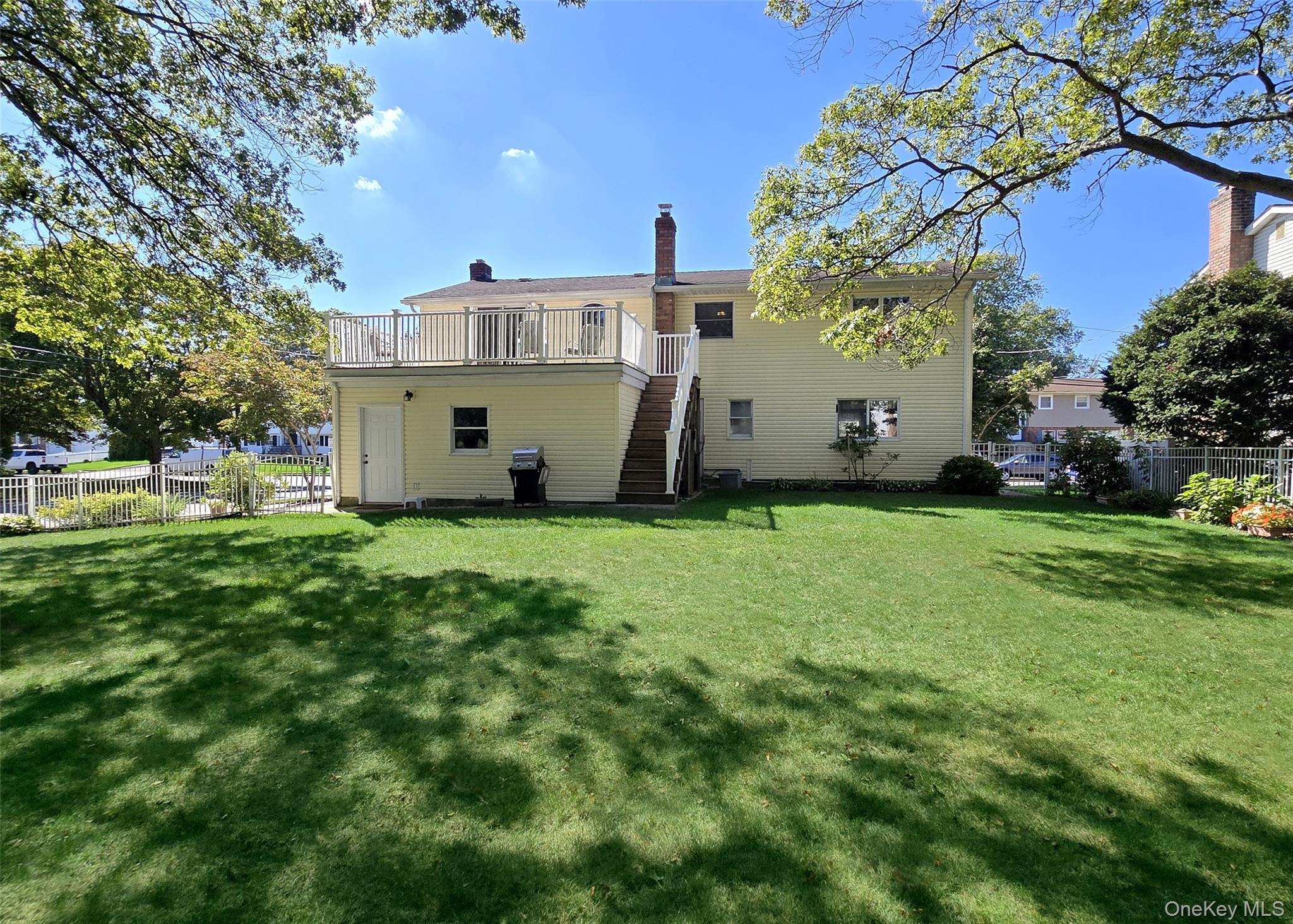 70 Parkside Street, Holbrook, NY 11741