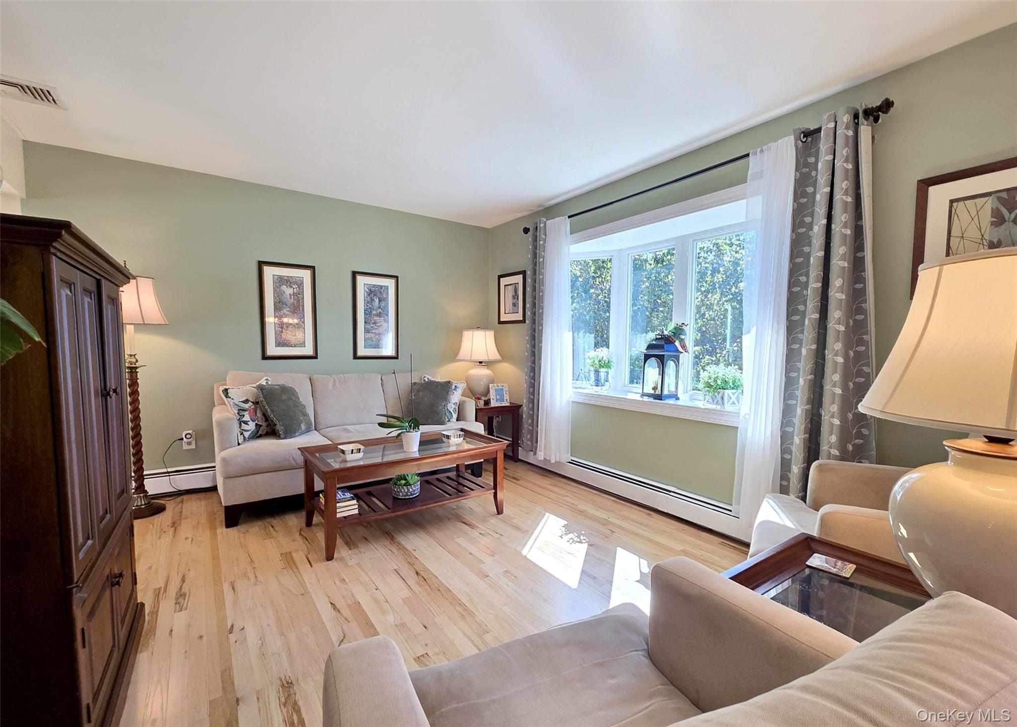 70 Parkside Street, Holbrook, NY 11741