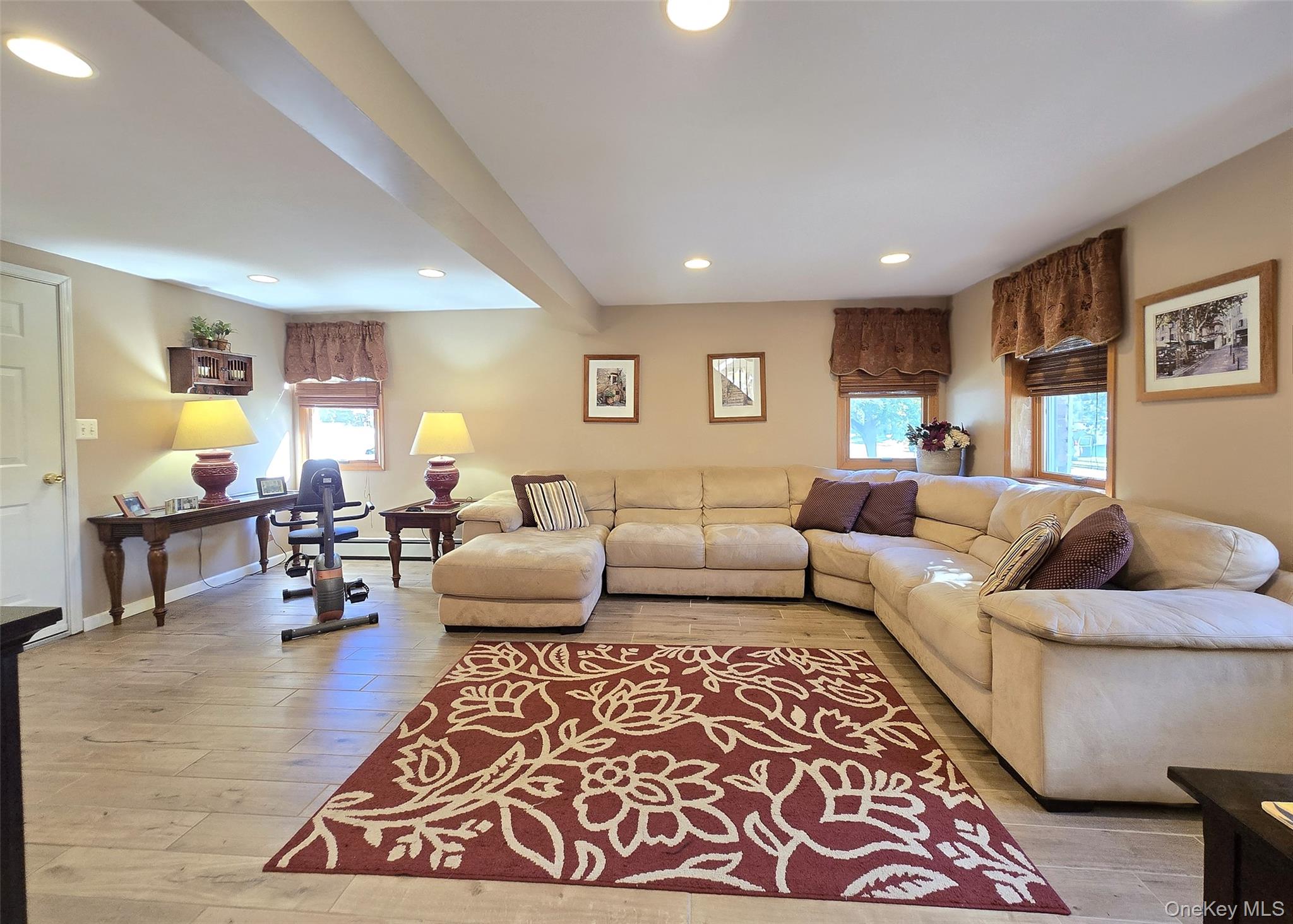 70 Parkside Street, Holbrook, NY 11741