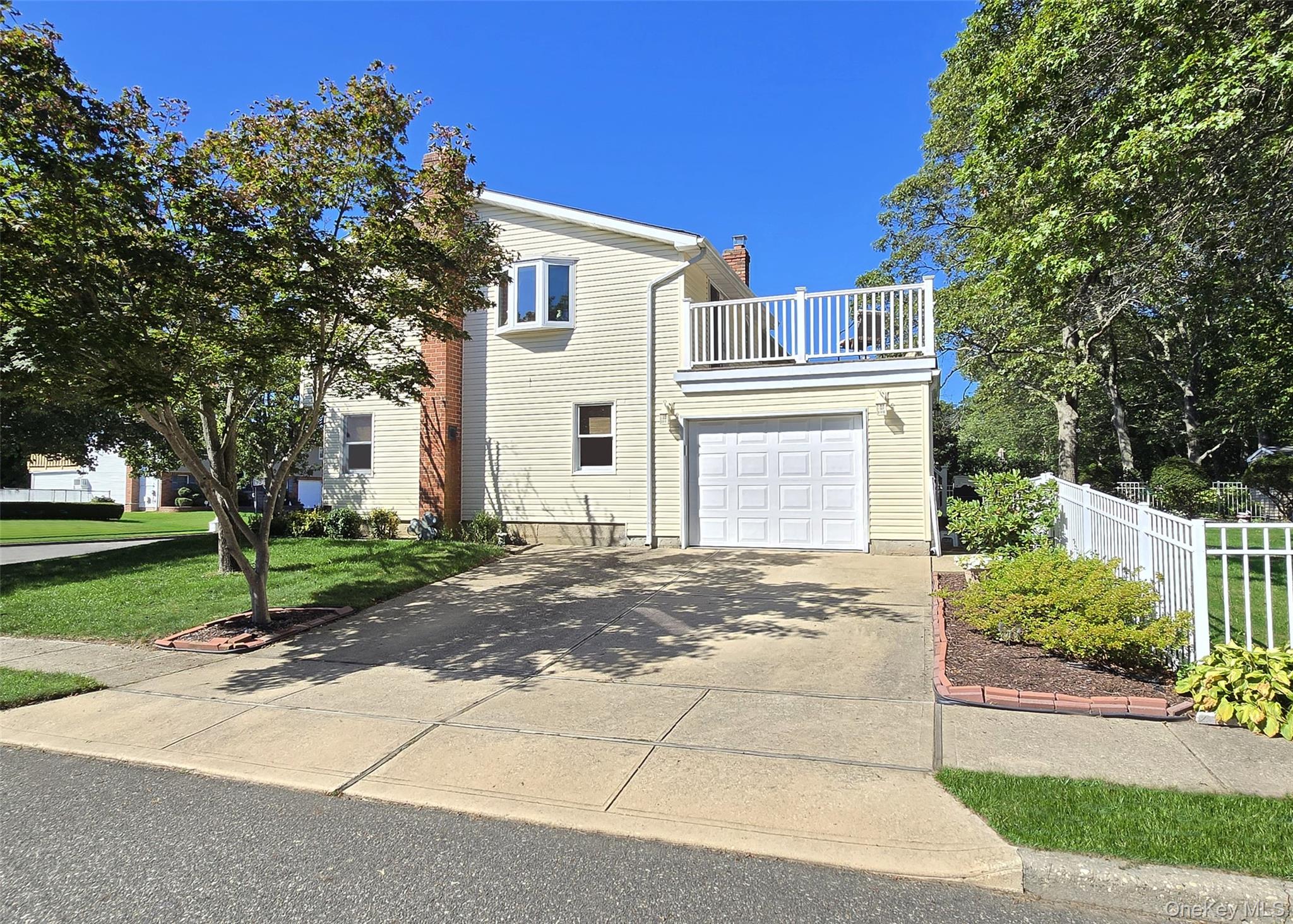 70 Parkside Street, Holbrook, NY 11741