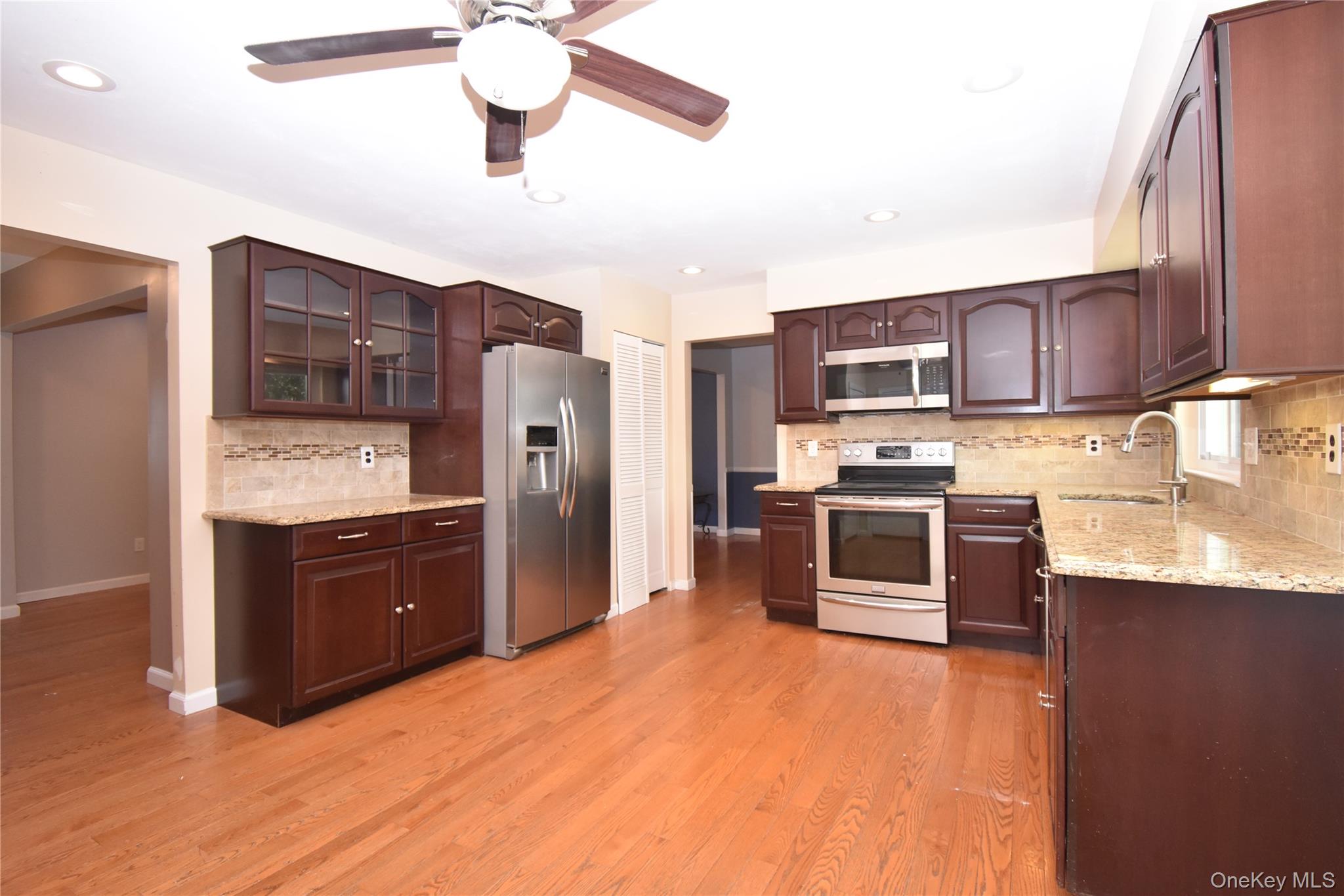 80 Burleigh Drive, Holbrook, NY 11741