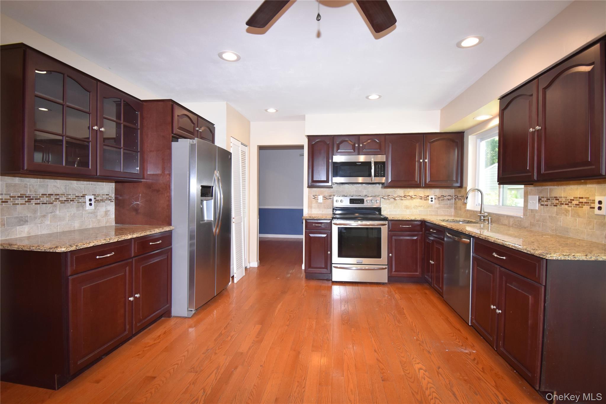 80 Burleigh Drive, Holbrook, NY 11741